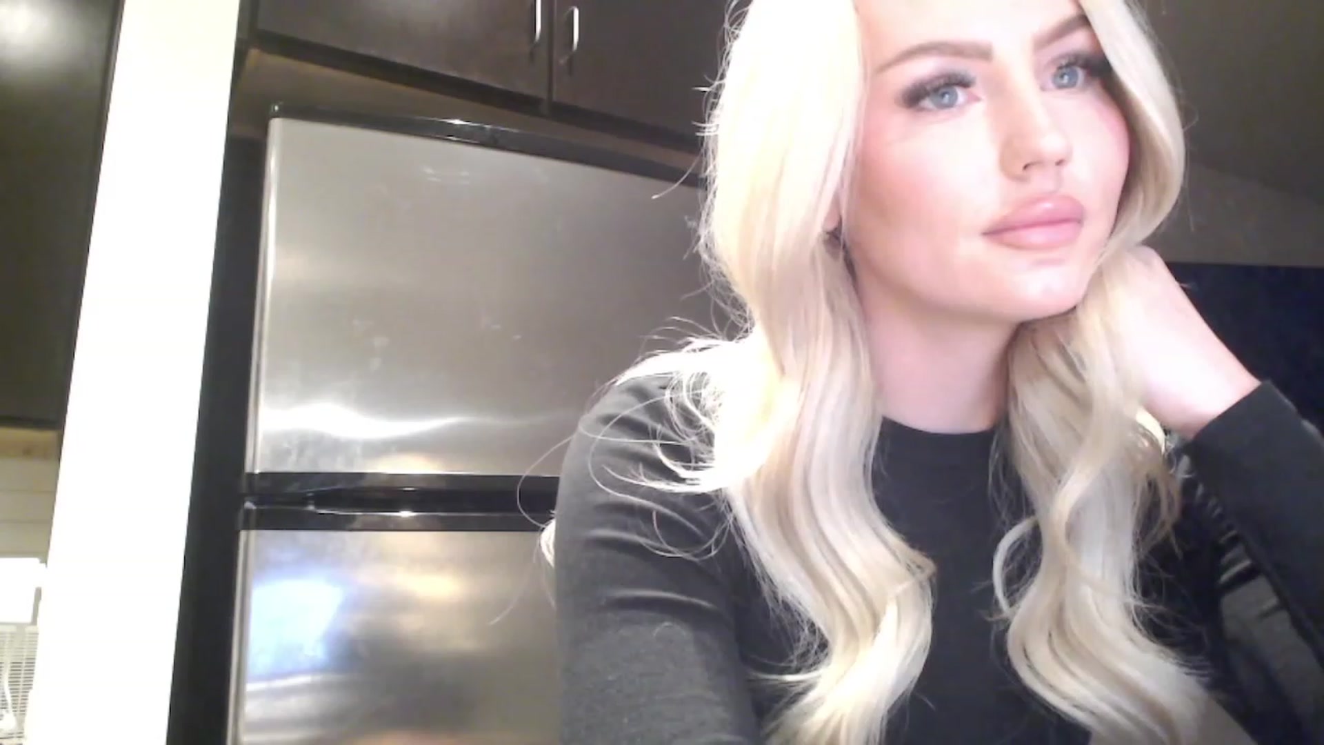 Gallery image thumbnail from Officialelsa's myfreecams stream on, 03/21/2023, 24:10 image 15 of 20