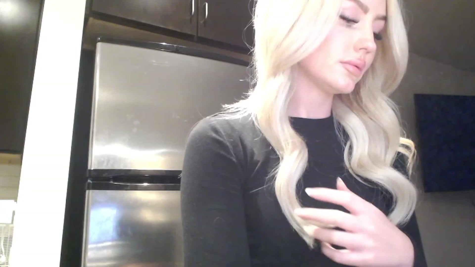 Gallery image thumbnail from Officialelsa's myfreecams stream on, 03/21/2023, 24:10 image 13 of 20
