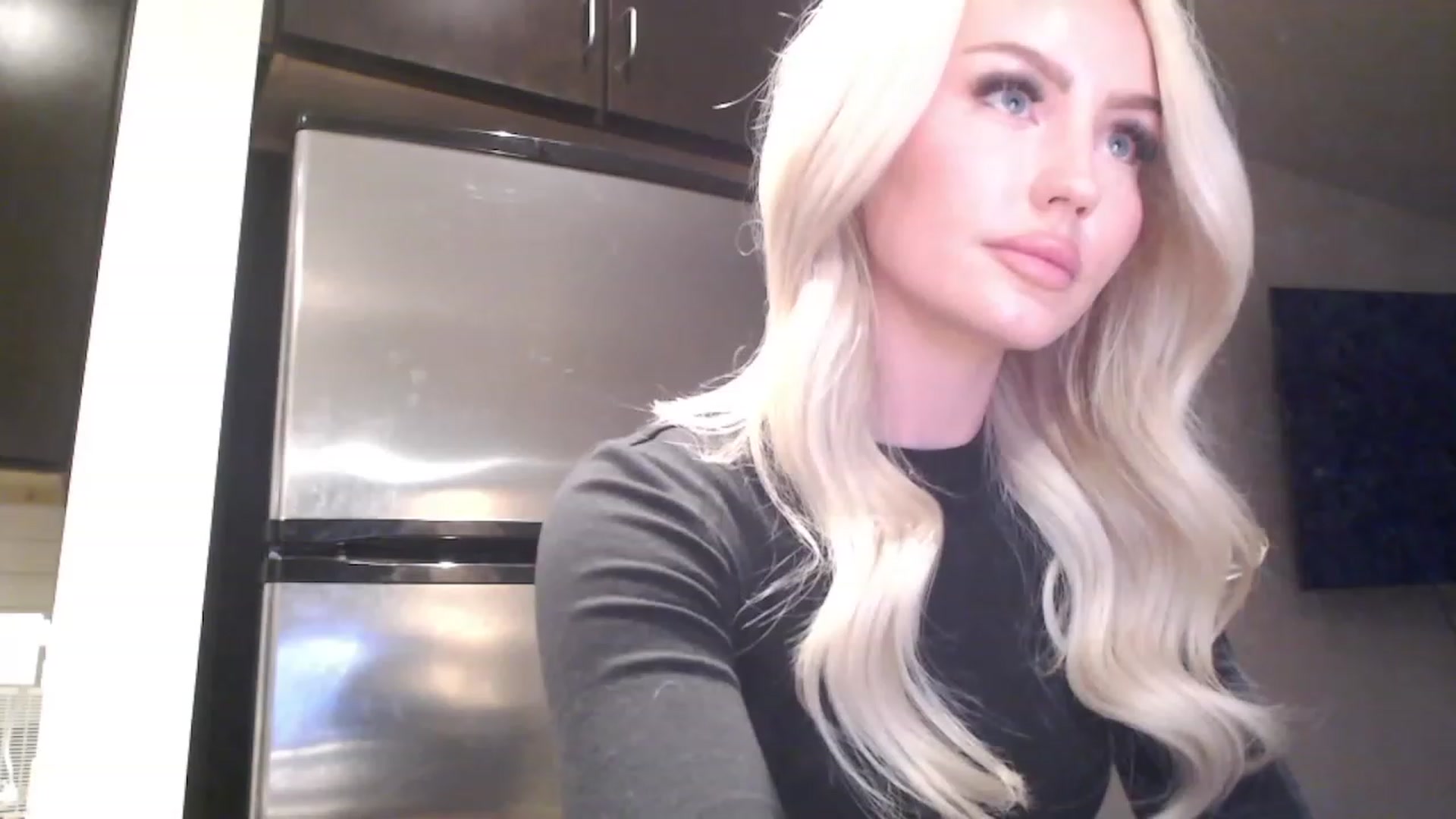 Gallery image thumbnail from Officialelsa's myfreecams stream on, 03/21/2023, 24:10 image 11 of 20