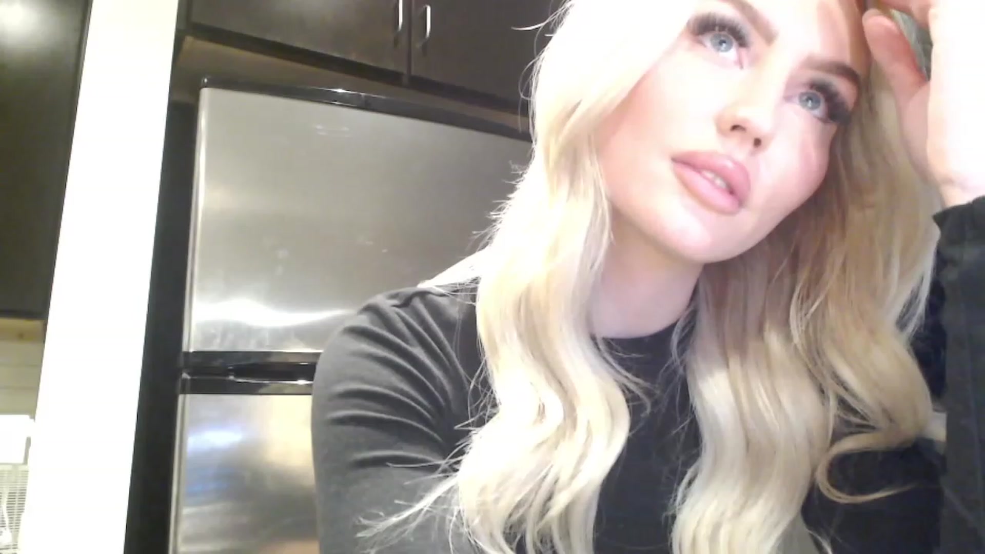 Gallery image thumbnail from Officialelsa's myfreecams stream on, 03/21/2023, 24:10 image 20 of 20