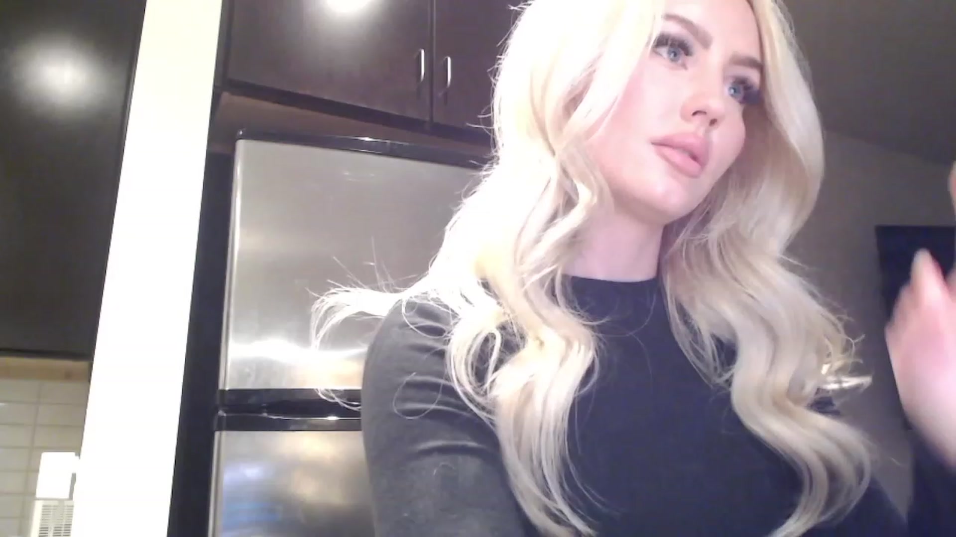 Gallery image thumbnail from Officialelsa's myfreecams stream on, 03/21/2023, 24:10 image 7 of 20