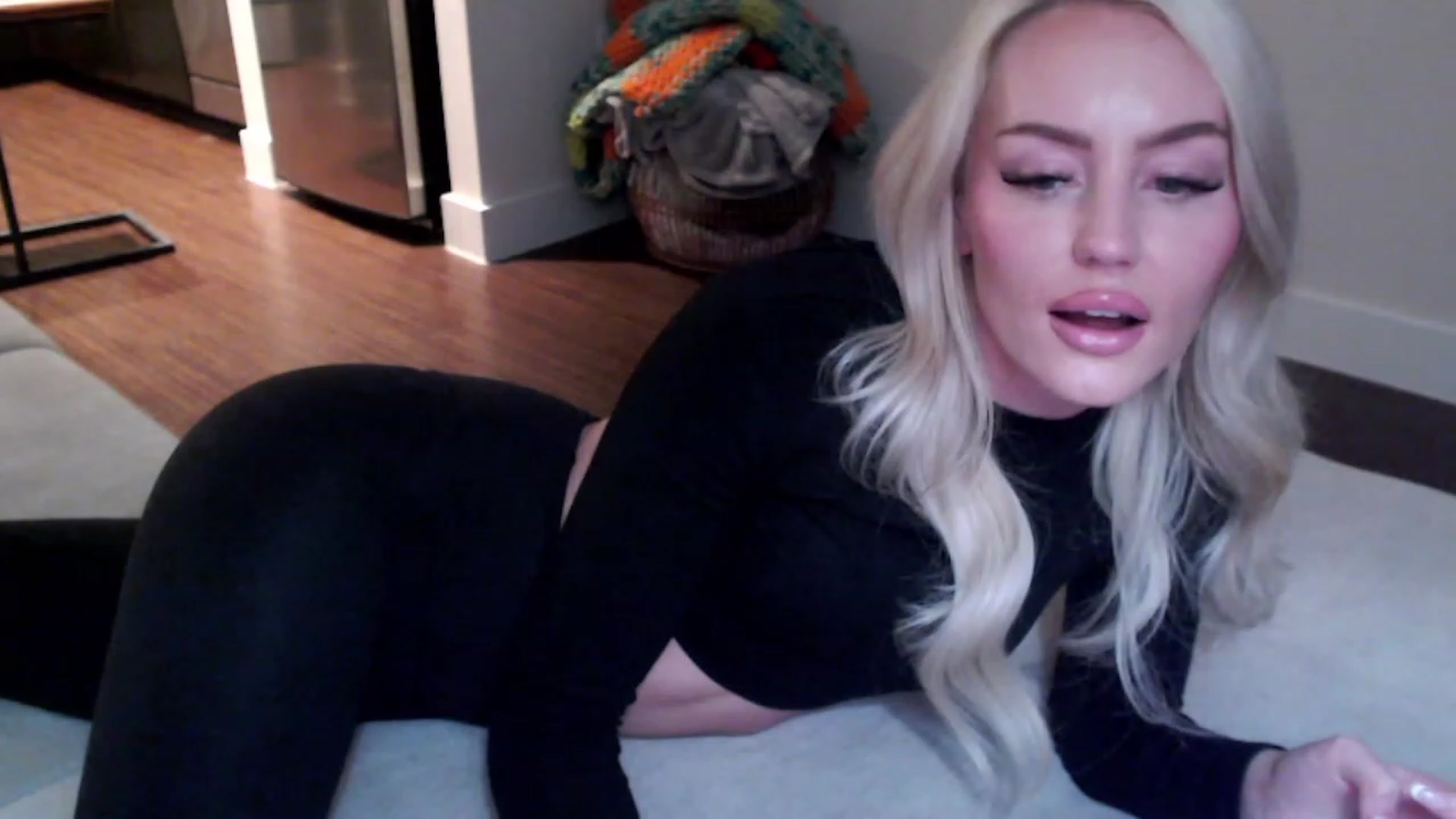 Gallery image thumbnail from Officialelsa's myfreecams stream on, 03/21/2023, 03:30 image 12 of 20