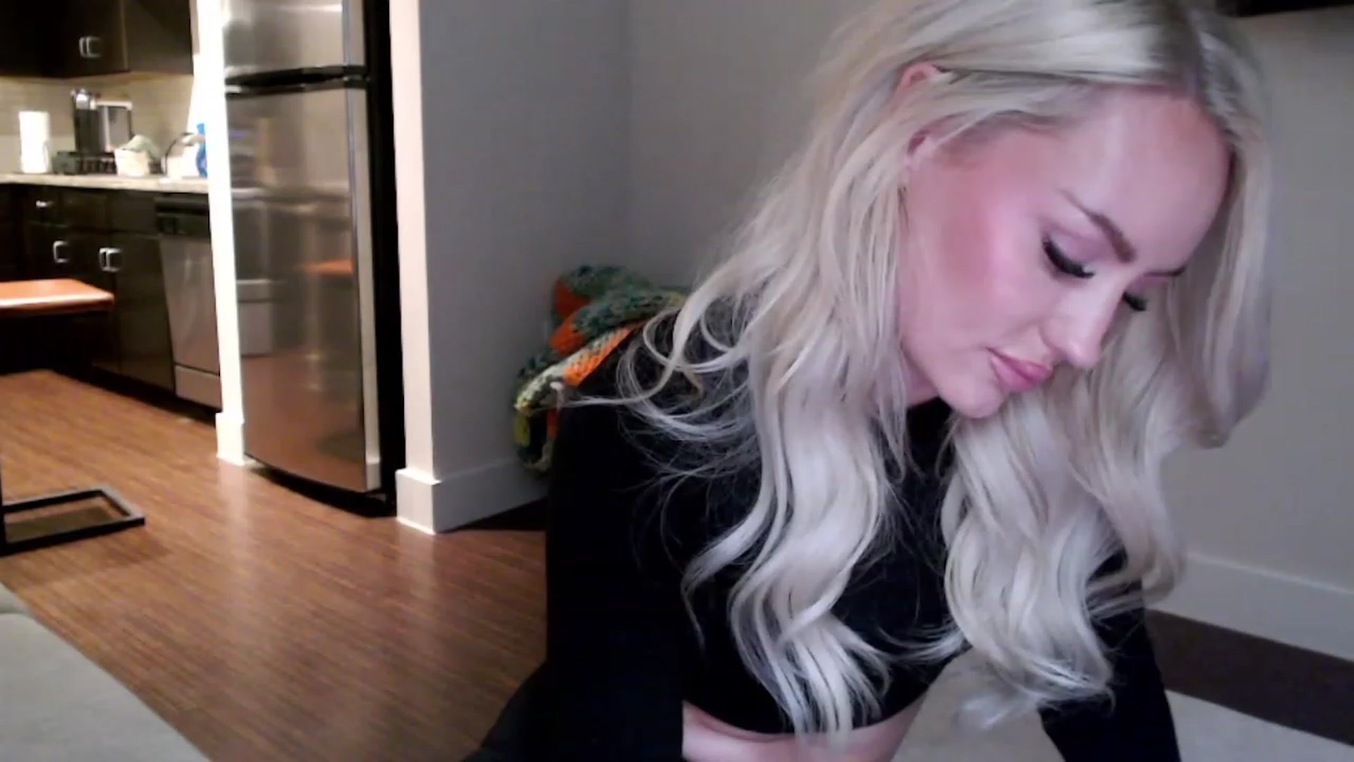Gallery image thumbnail from Officialelsa's myfreecams stream on, 03/21/2023, 04:22 image 7 of 20