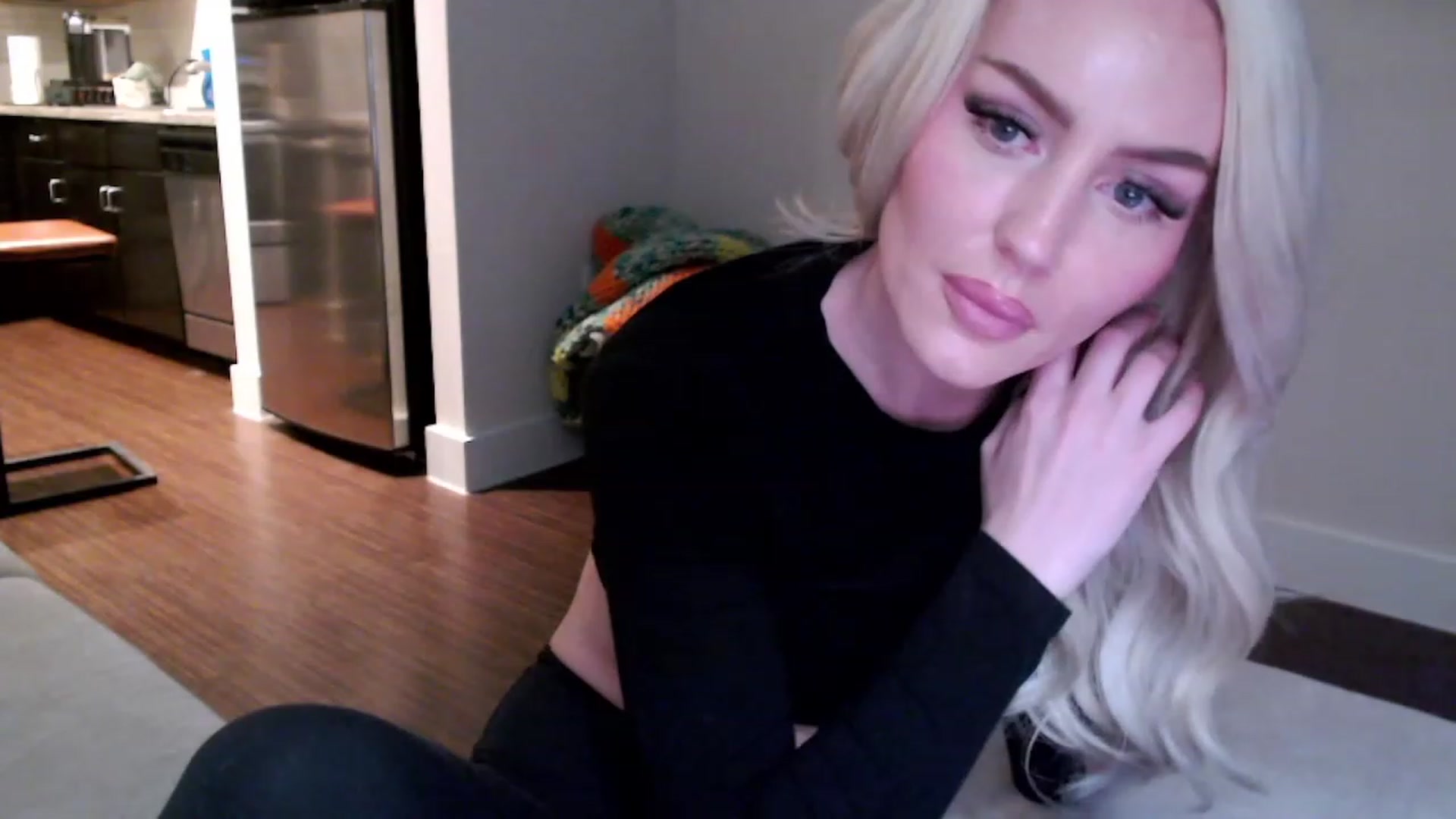 Gallery image thumbnail from Officialelsa's myfreecams stream on, 03/21/2023, 04:22 image 6 of 20