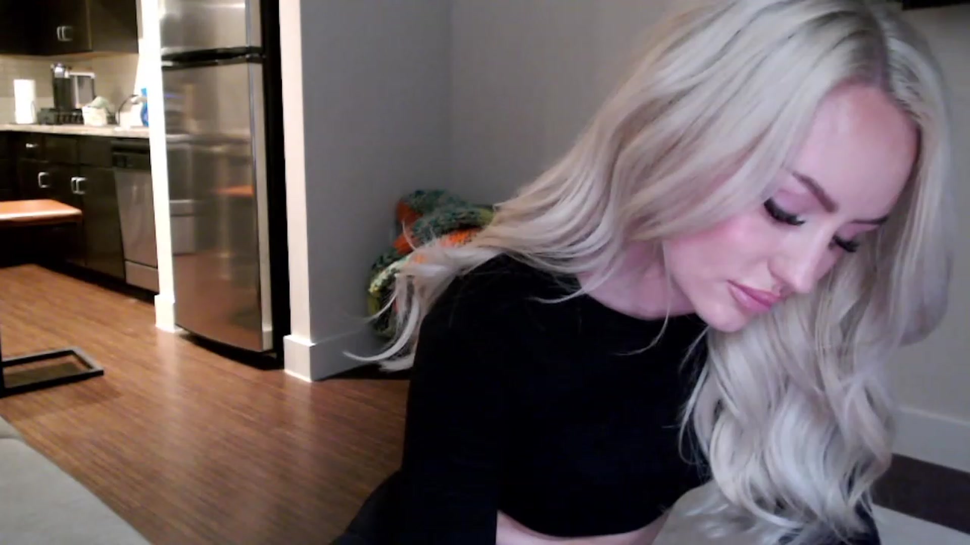 Gallery image thumbnail from Officialelsa's myfreecams stream on, 03/21/2023, 04:22 image 10 of 20