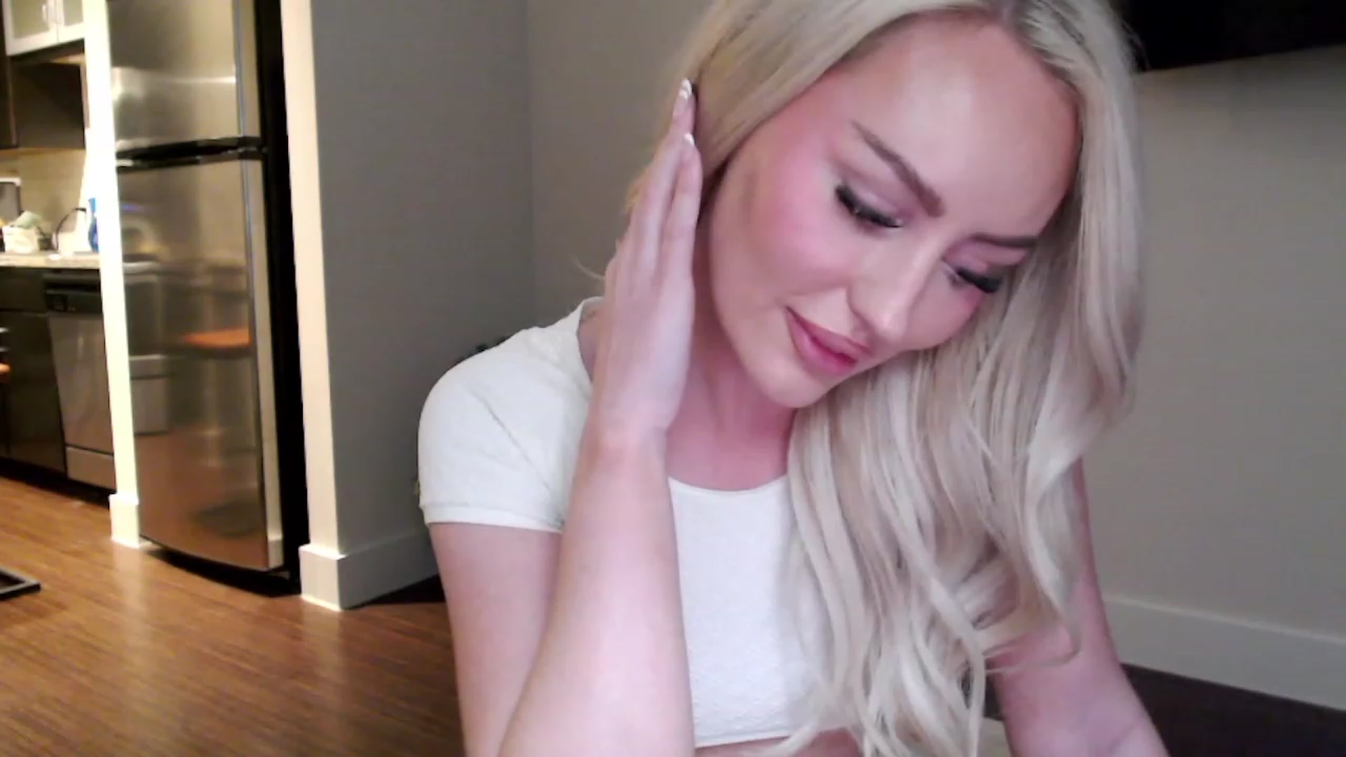 Gallery image thumbnail from Officialelsa's myfreecams stream on, 03/22/2023, 03:49 image 14 of 20