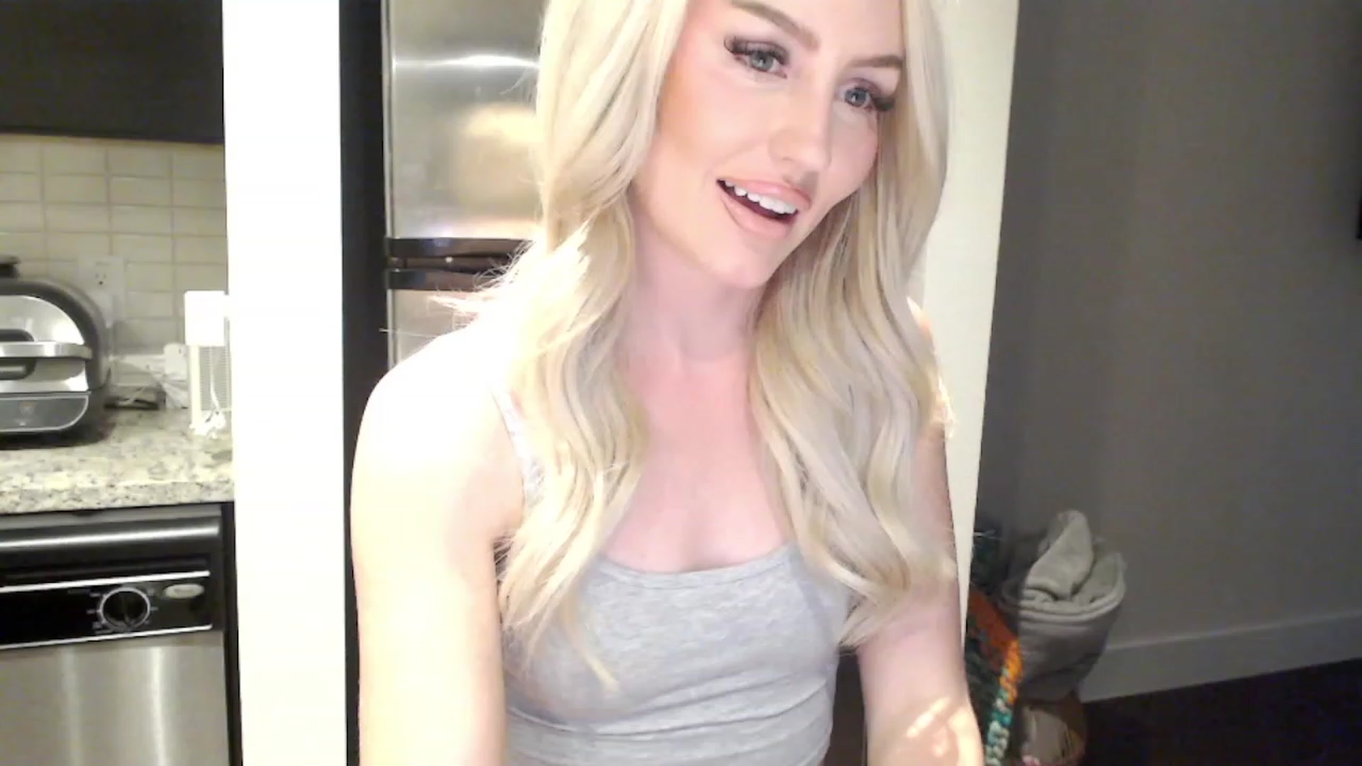 Gallery image thumbnail from Officialelsa's myfreecams stream on, 03/23/2023, 24:37 image 1 of 20