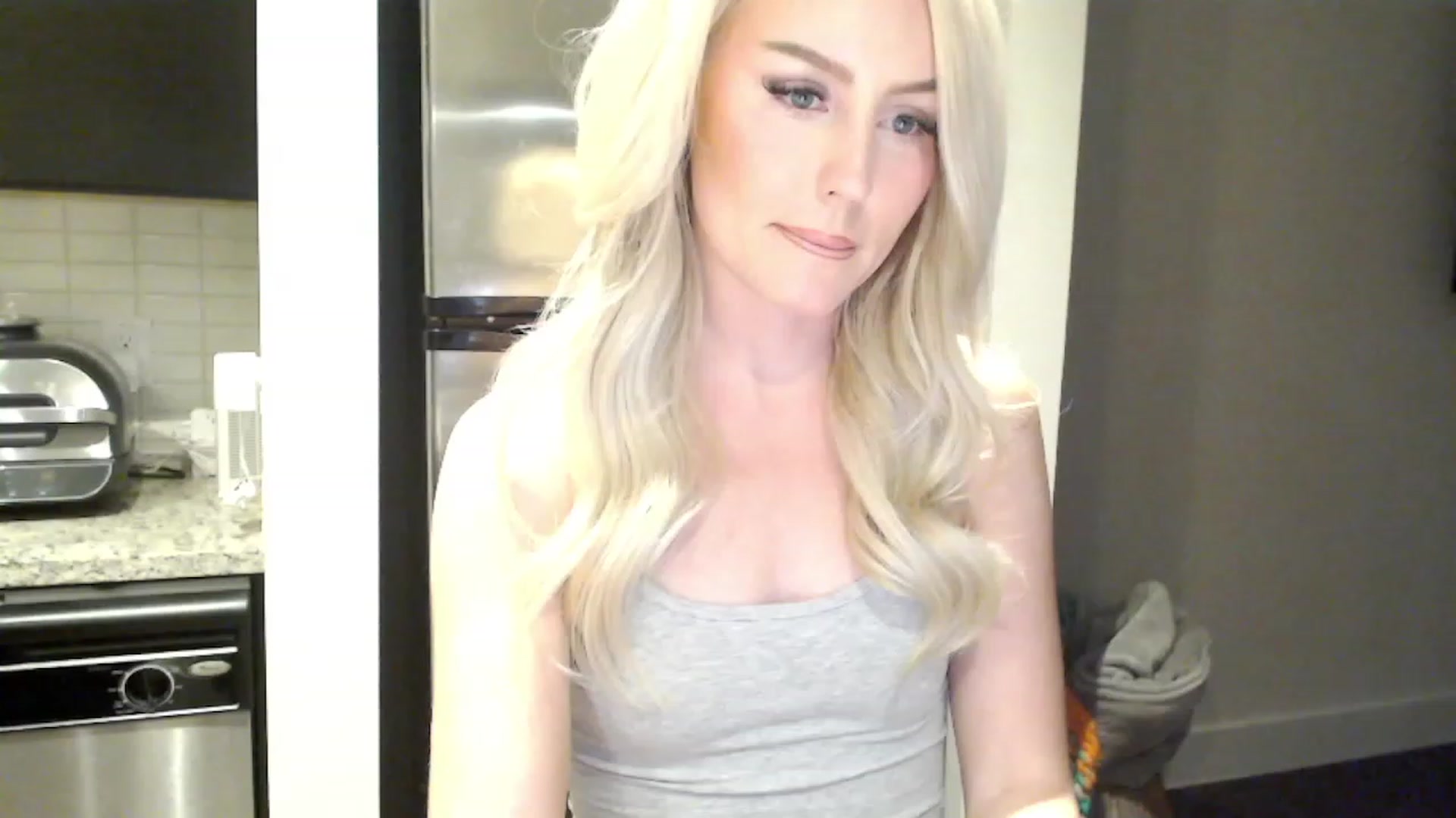 Gallery image thumbnail from Officialelsa's myfreecams stream on, 03/23/2023, 24:37 image 11 of 20