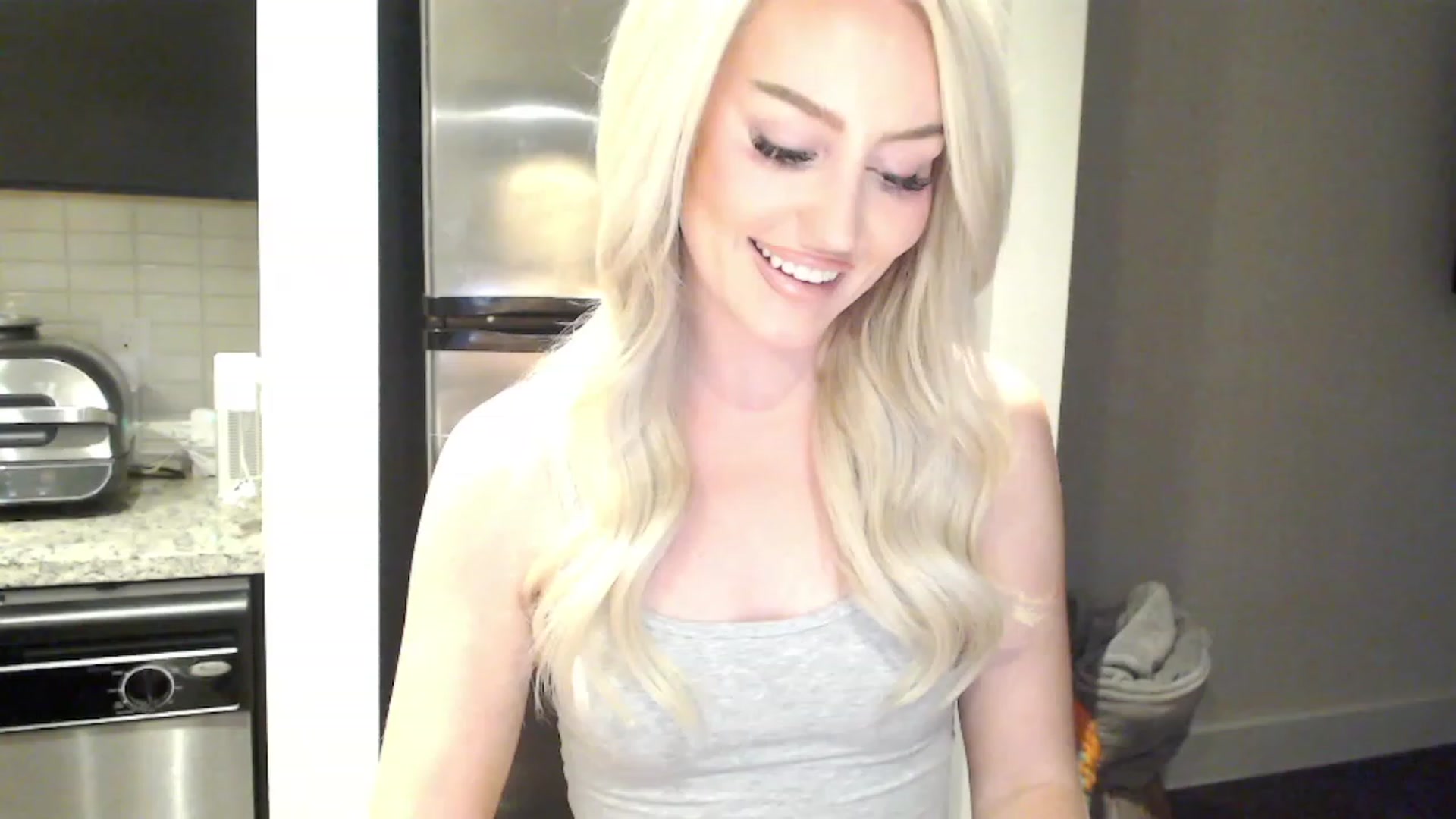 Gallery image thumbnail from Officialelsa's myfreecams stream on, 03/23/2023, 24:37 image 14 of 20