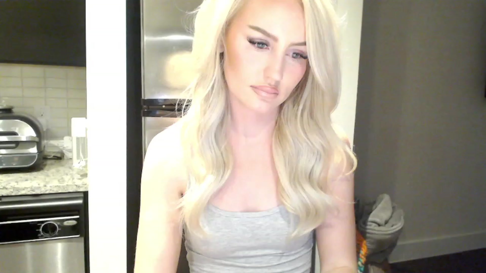 Gallery image thumbnail from Officialelsa's myfreecams stream on, 03/23/2023, 24:37 image 10 of 20