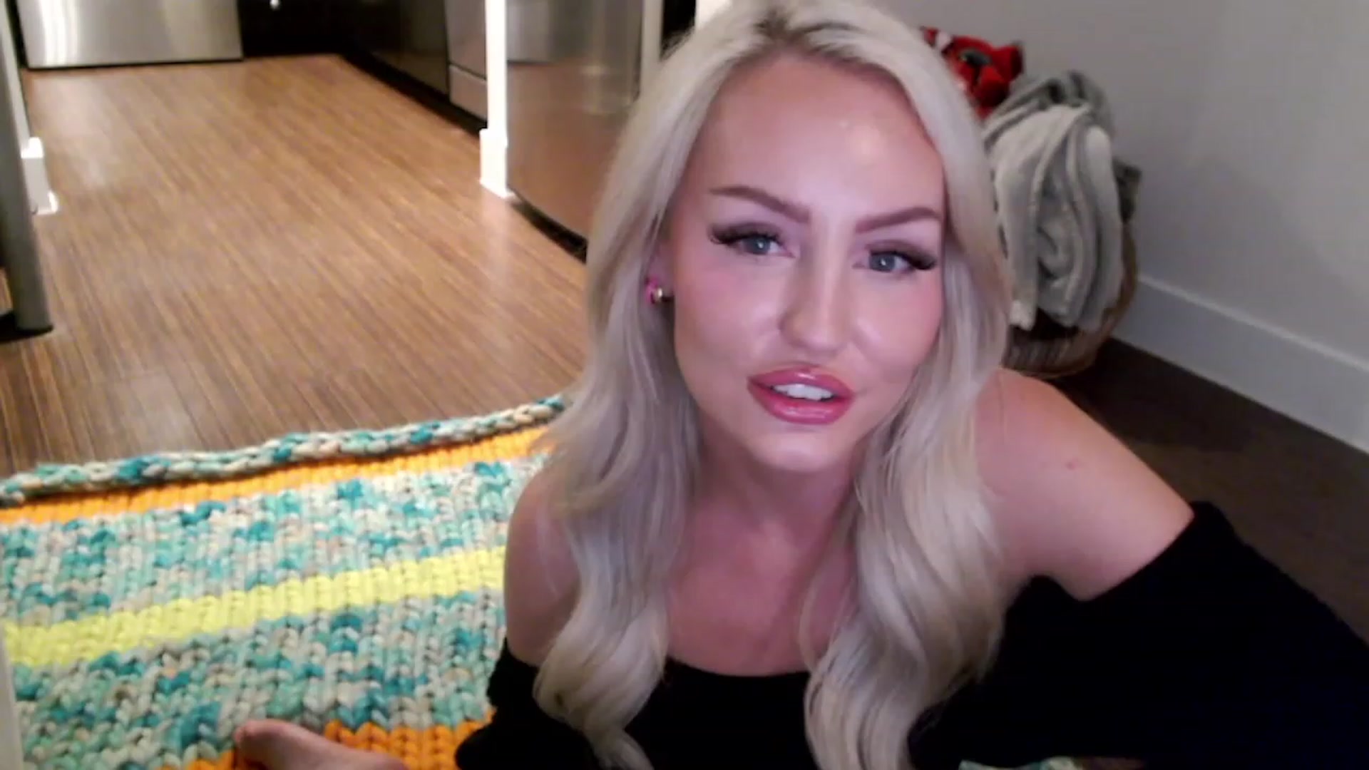 Gallery image thumbnail from Officialelsa's myfreecams stream on, 03/31/2023, 03:54 image 18 of 20