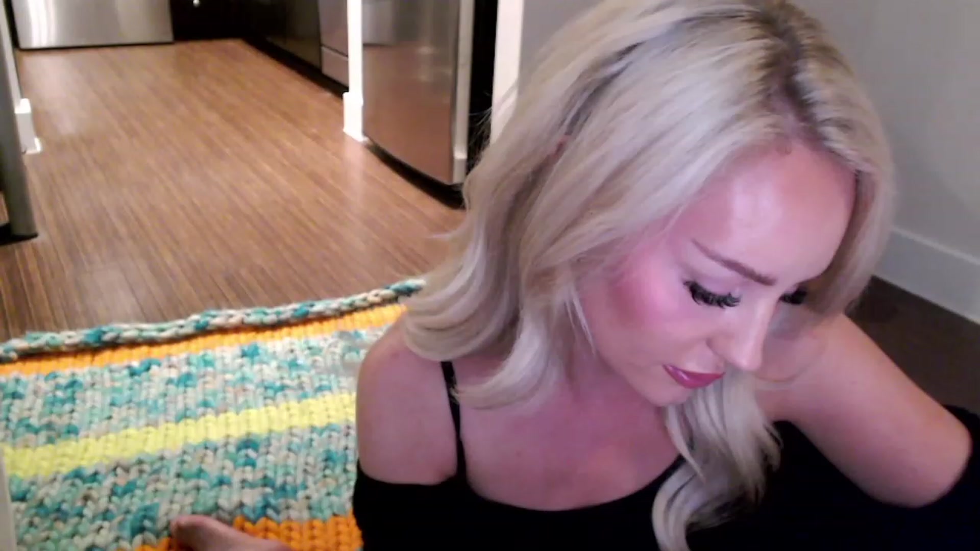 Gallery image thumbnail from Officialelsa's myfreecams stream on, 03/31/2023, 03:54 image 16 of 20