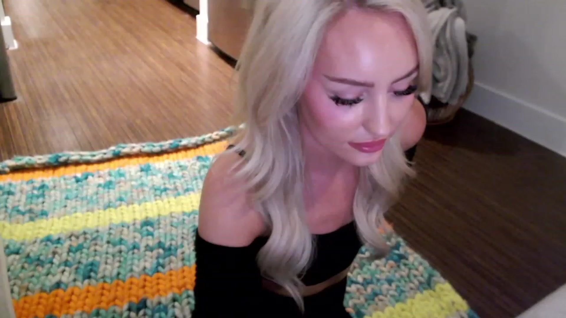 Gallery image thumbnail from Officialelsa's myfreecams stream on, 03/31/2023, 03:54 image 9 of 20