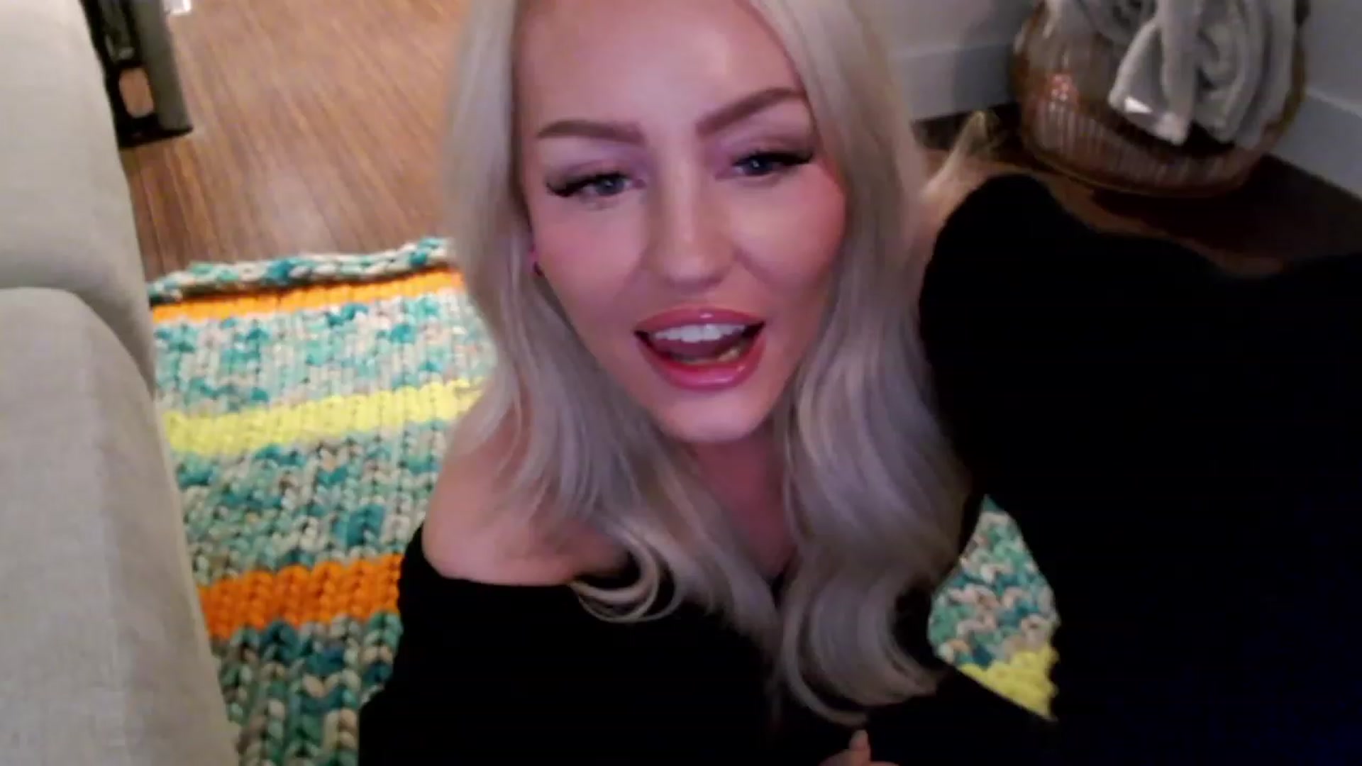 Gallery image thumbnail from Officialelsa's myfreecams stream on, 03/31/2023, 03:54 image 5 of 20