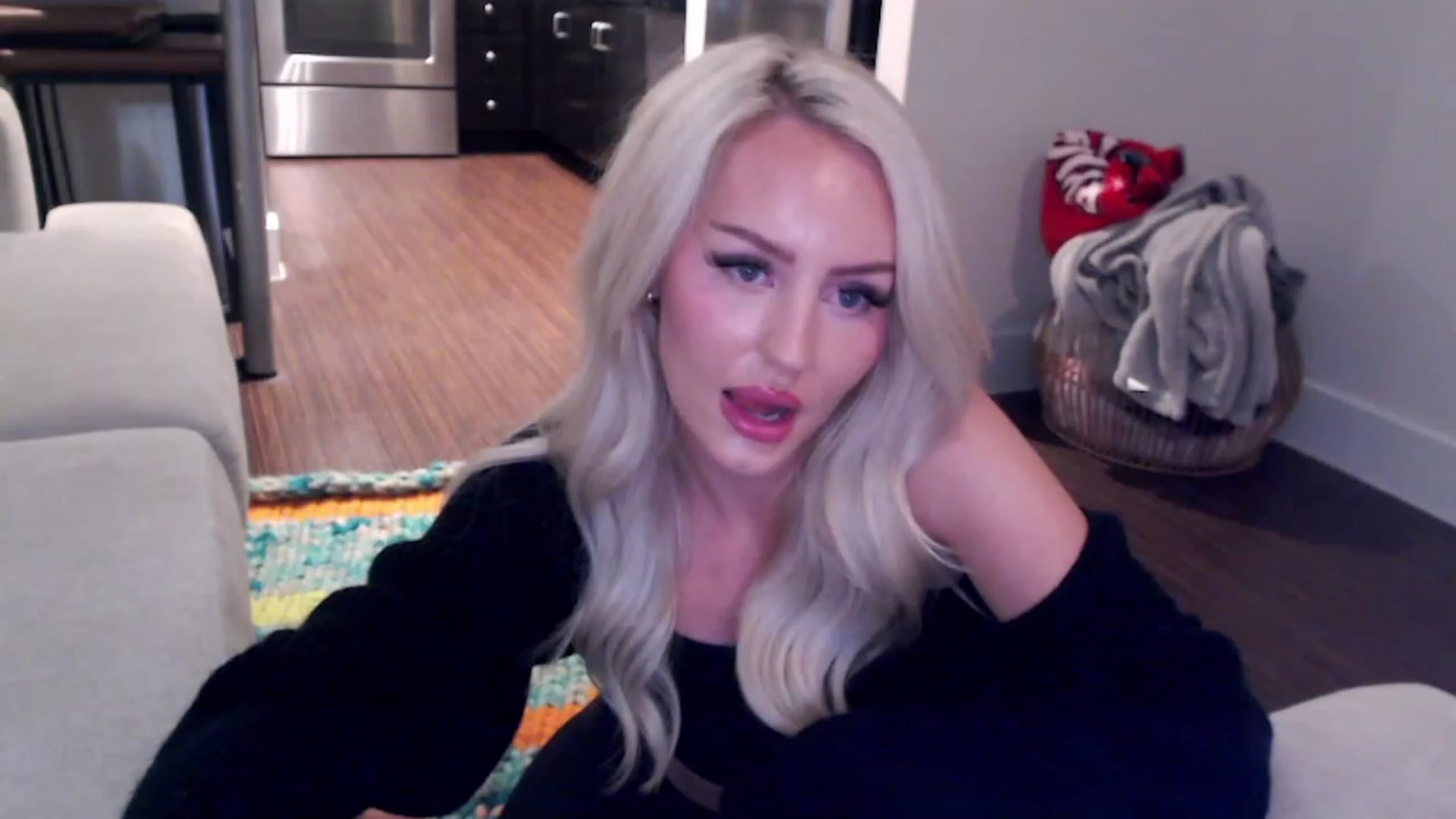 Gallery image thumbnail from Officialelsa's myfreecams stream on, 03/31/2023, 06:15 image 1 of 20