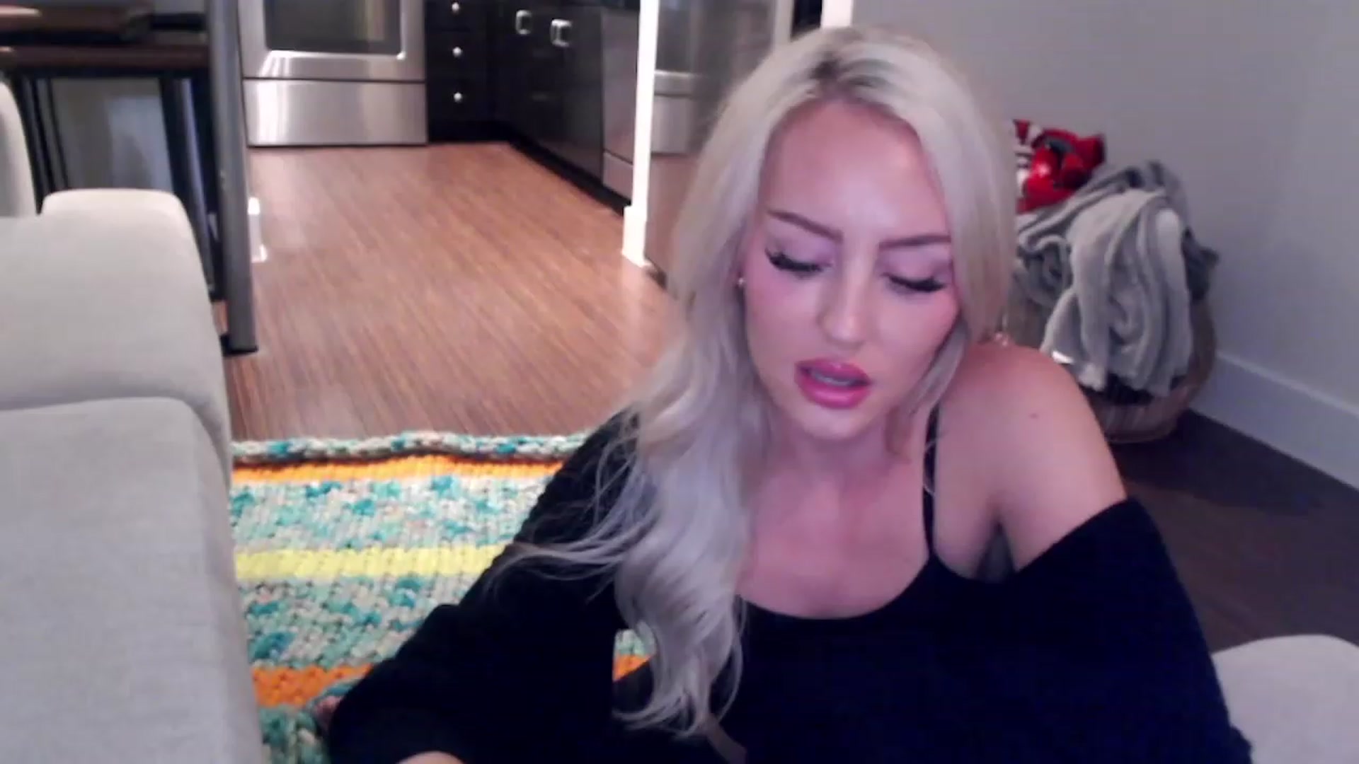 Gallery image thumbnail from Officialelsa's myfreecams stream on, 03/31/2023, 06:15 image 16 of 20