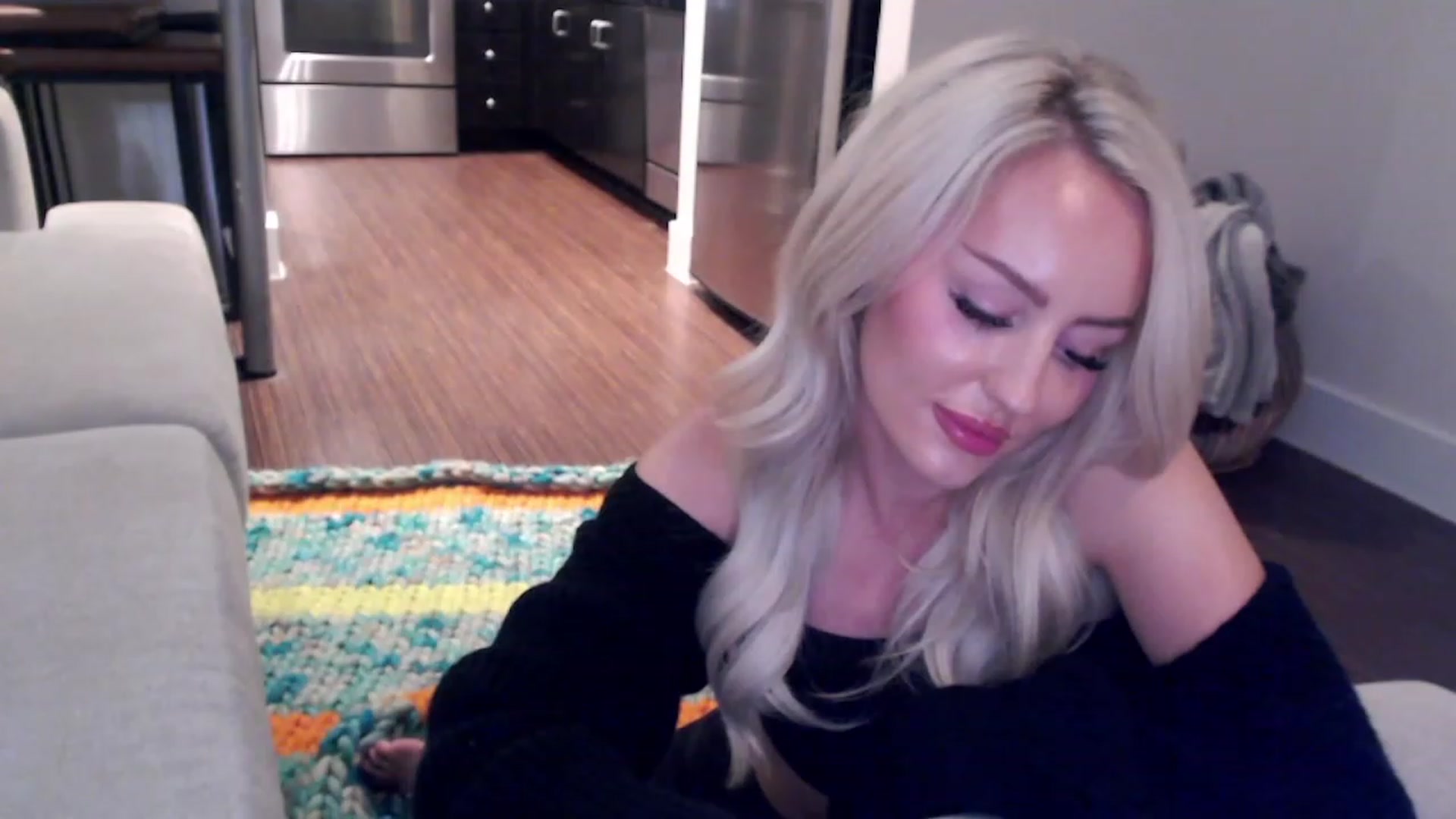 Gallery image thumbnail from Officialelsa's myfreecams stream on, 03/31/2023, 06:15 image 19 of 20
