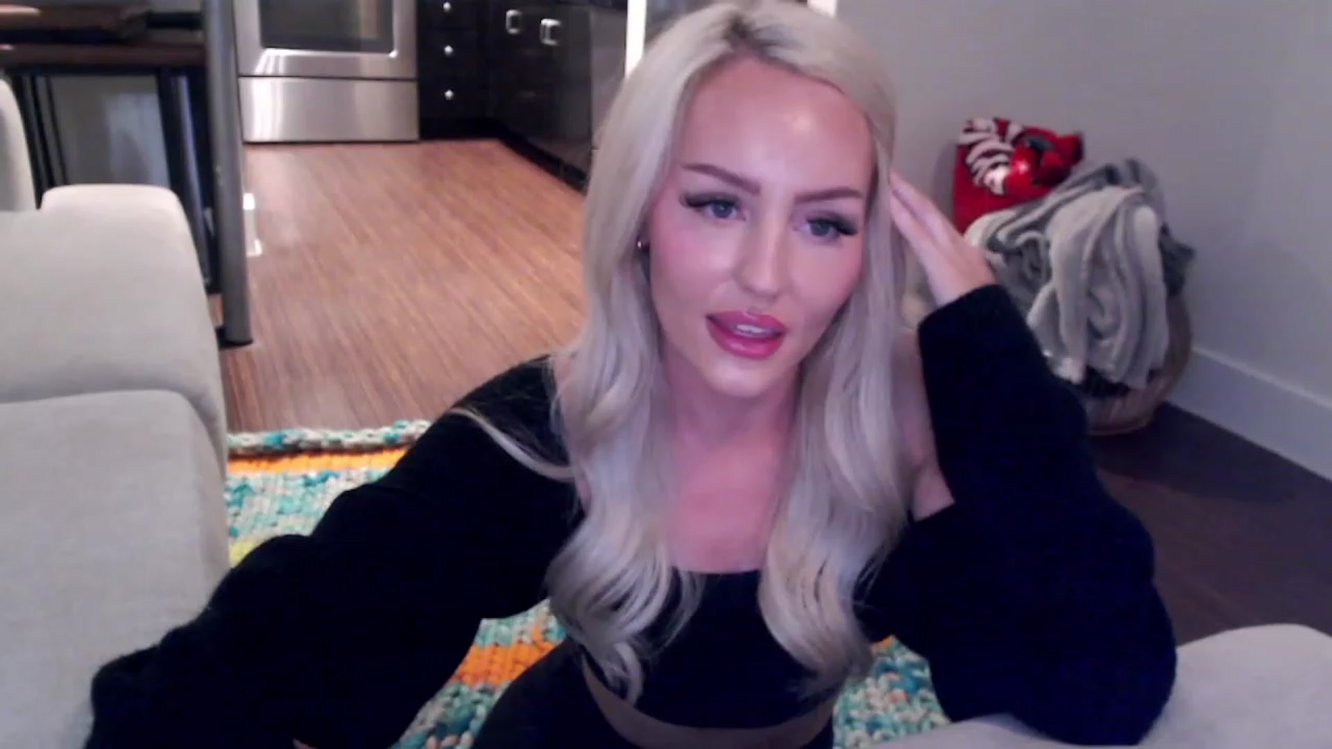 Gallery image thumbnail from Officialelsa's myfreecams stream on, 03/31/2023, 06:15 image 4 of 20