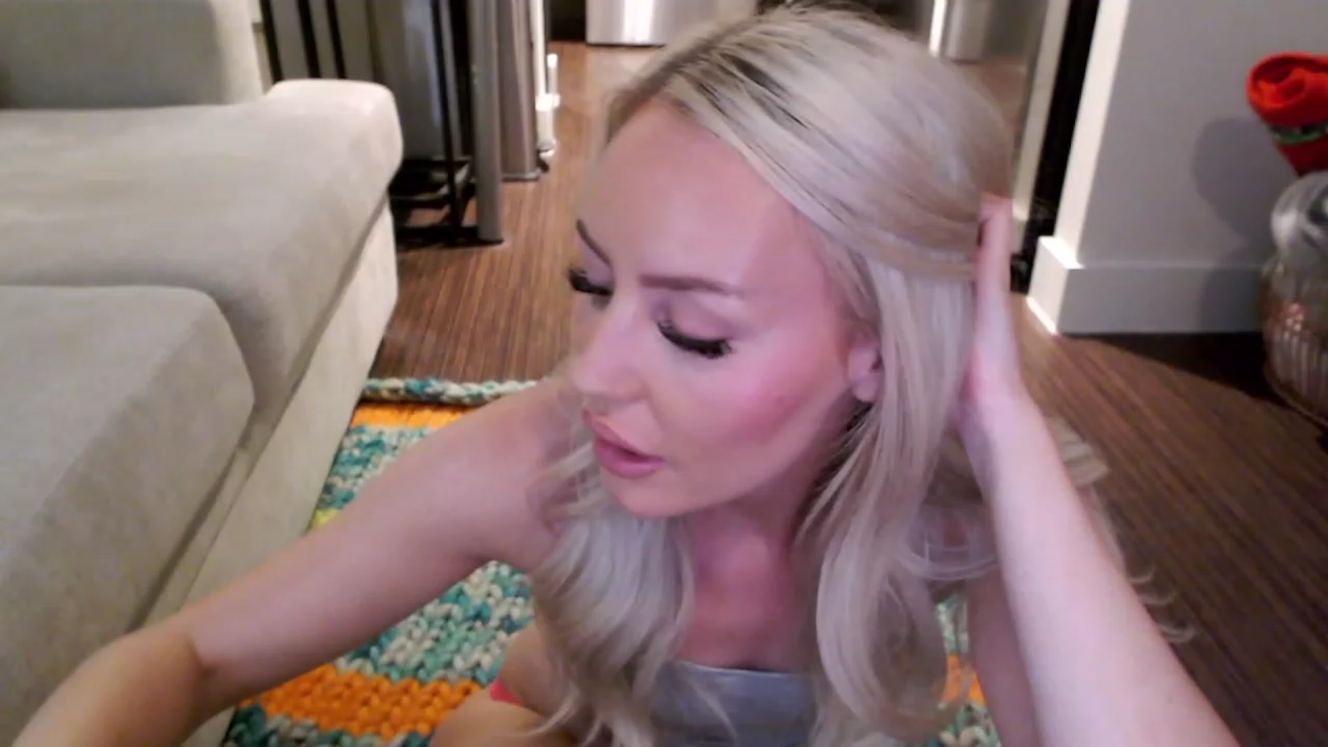Gallery image thumbnail from Officialelsa's myfreecams stream on, 04/01/2023, 02:44 image 16 of 20