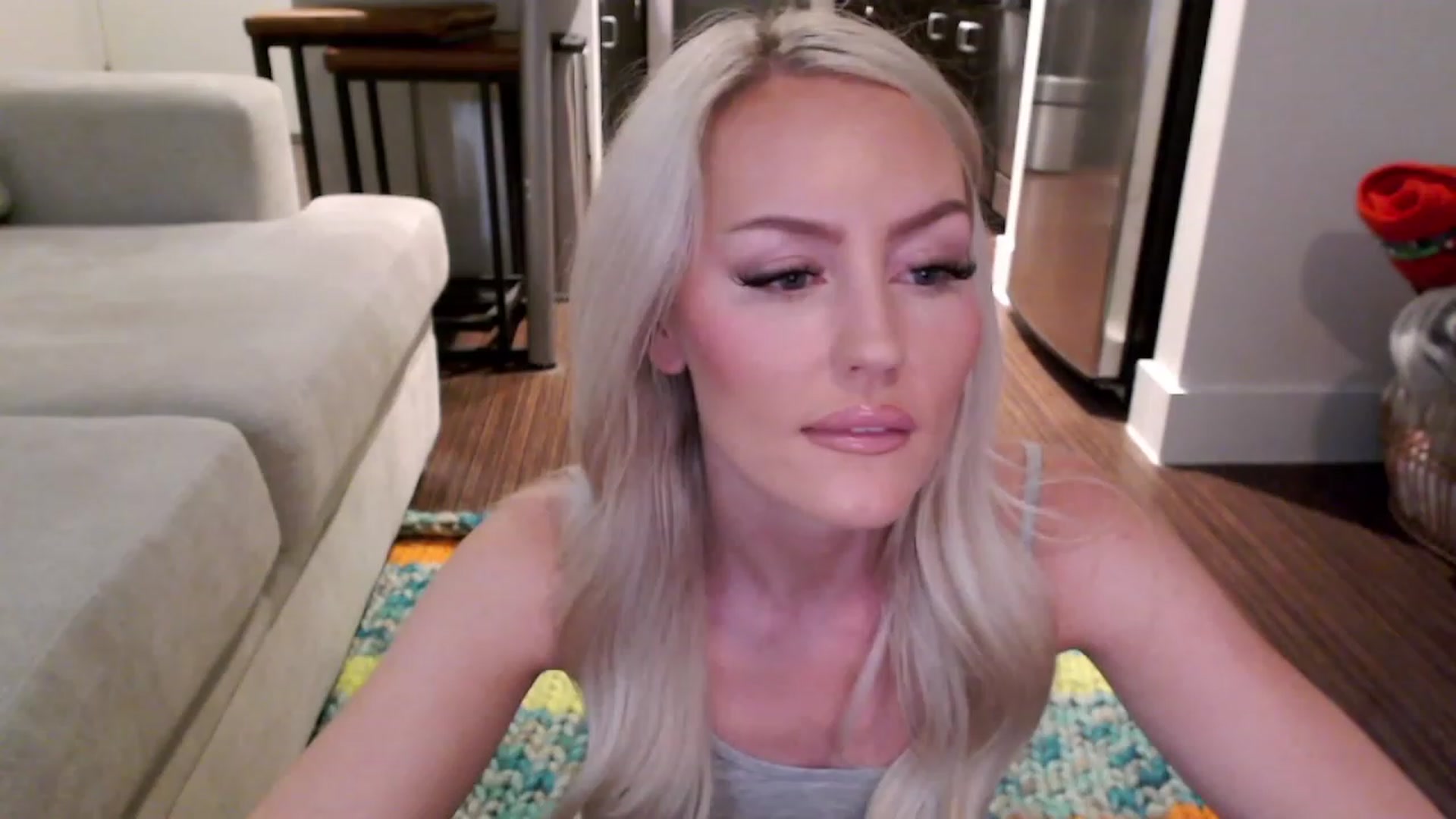 Gallery image thumbnail from Officialelsa's myfreecams stream on, 04/01/2023, 02:44 image 10 of 20