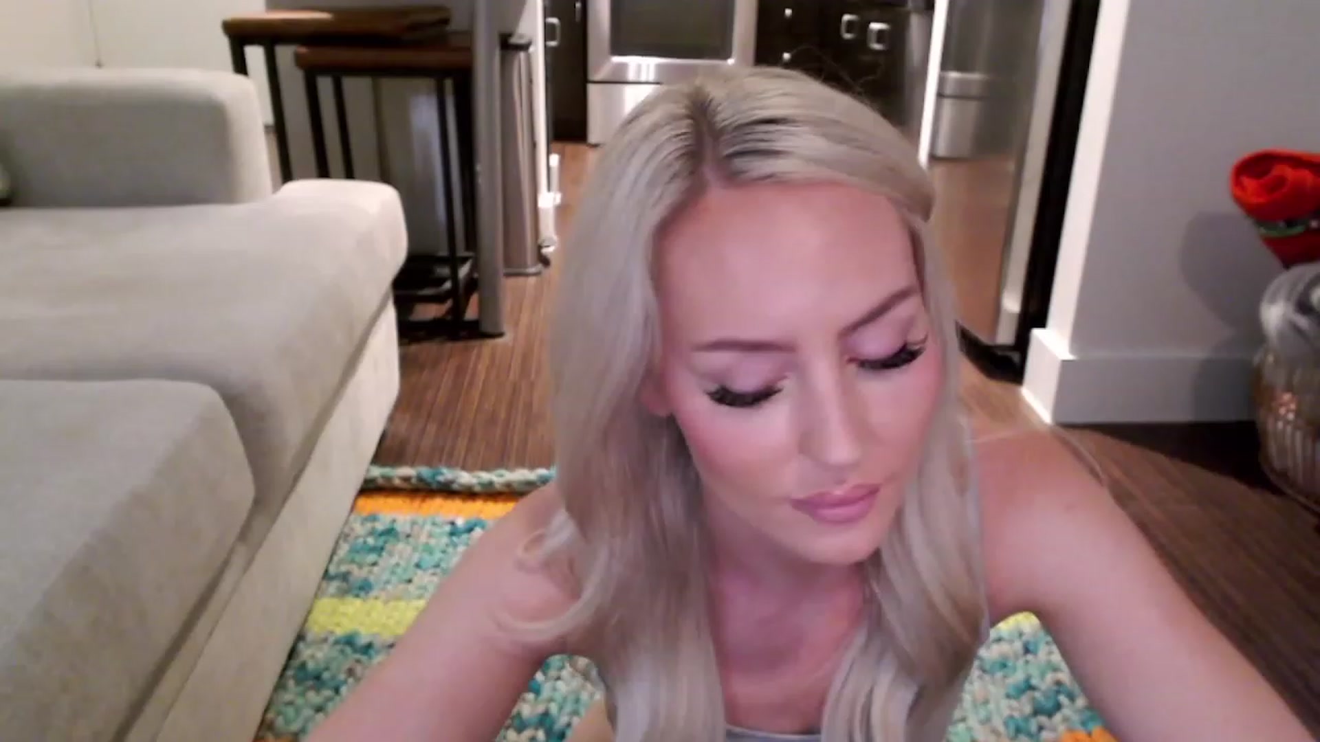 Gallery image thumbnail from Officialelsa's myfreecams stream on, 04/01/2023, 02:44 image 13 of 20