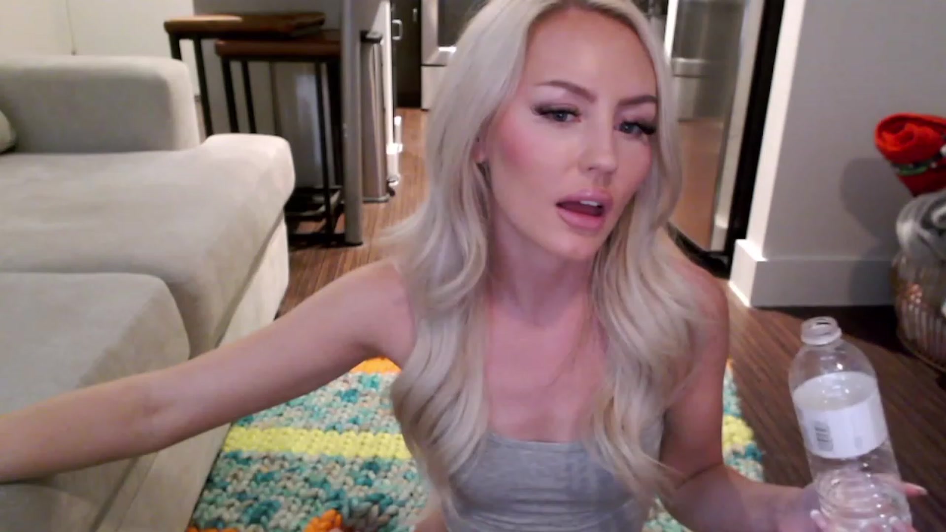 Gallery image thumbnail from Officialelsa's myfreecams stream on, 04/01/2023, 02:44 image 20 of 20