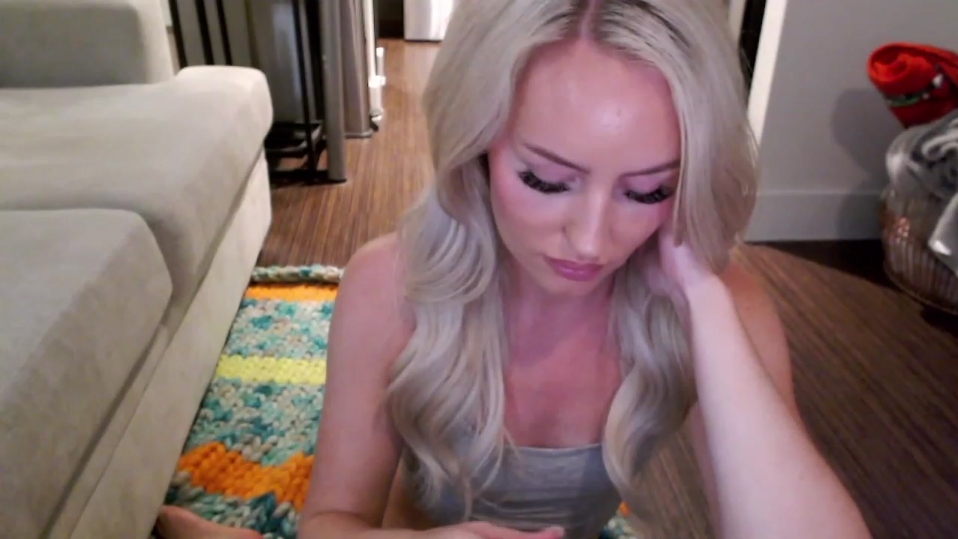 Gallery image thumbnail from Officialelsa's myfreecams stream on, 04/01/2023, 04:49 image 13 of 20