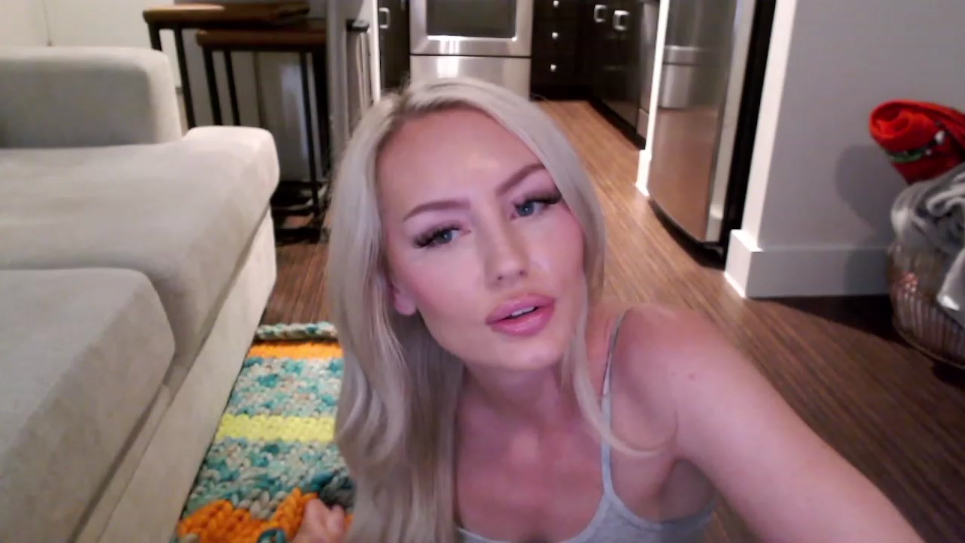 Gallery image thumbnail from Officialelsa's myfreecams stream on, 04/01/2023, 04:49 image 2 of 20