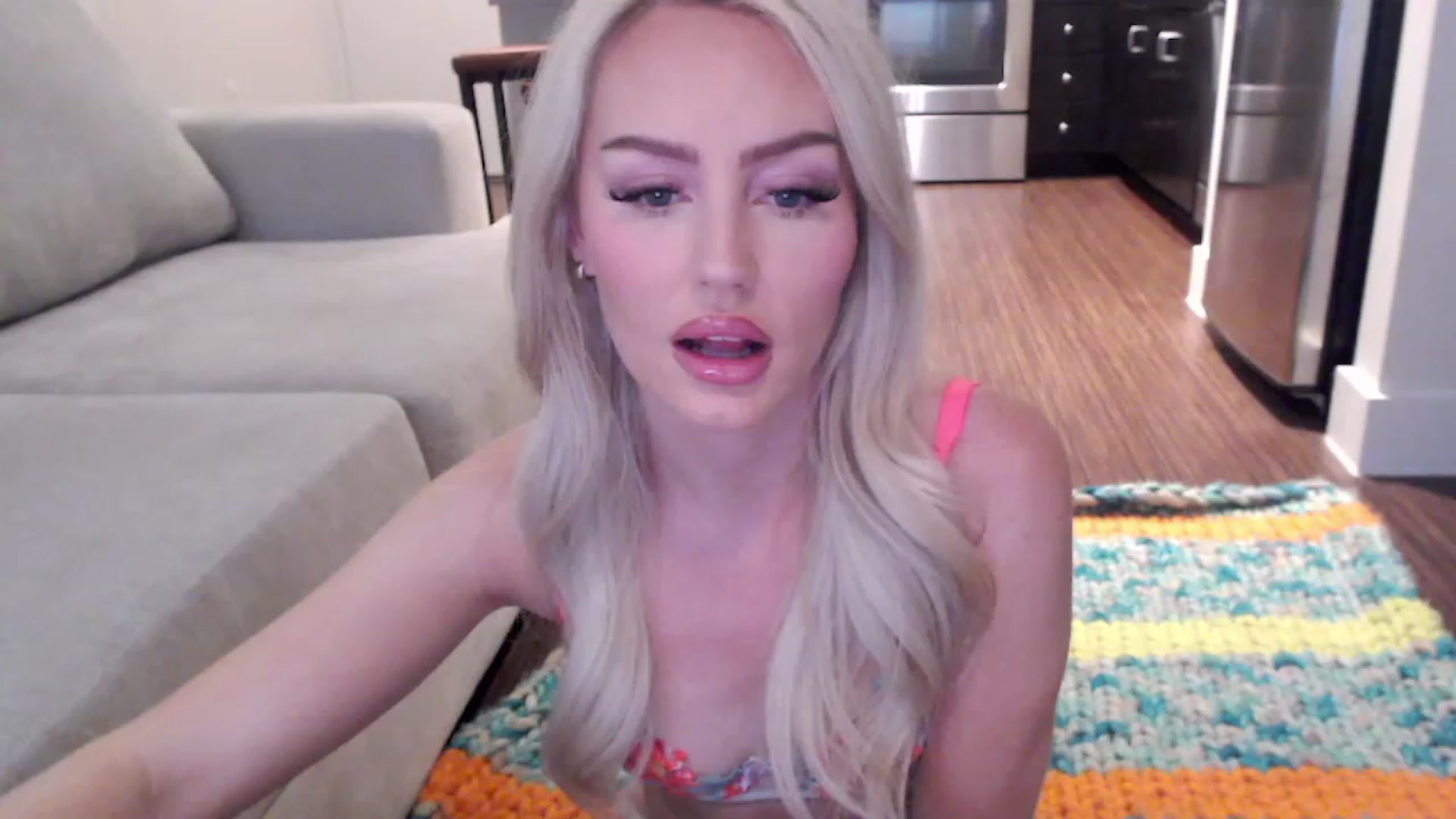Gallery image thumbnail from Officialelsa's myfreecams stream on, 04/02/2023, 22:54 image 9 of 20