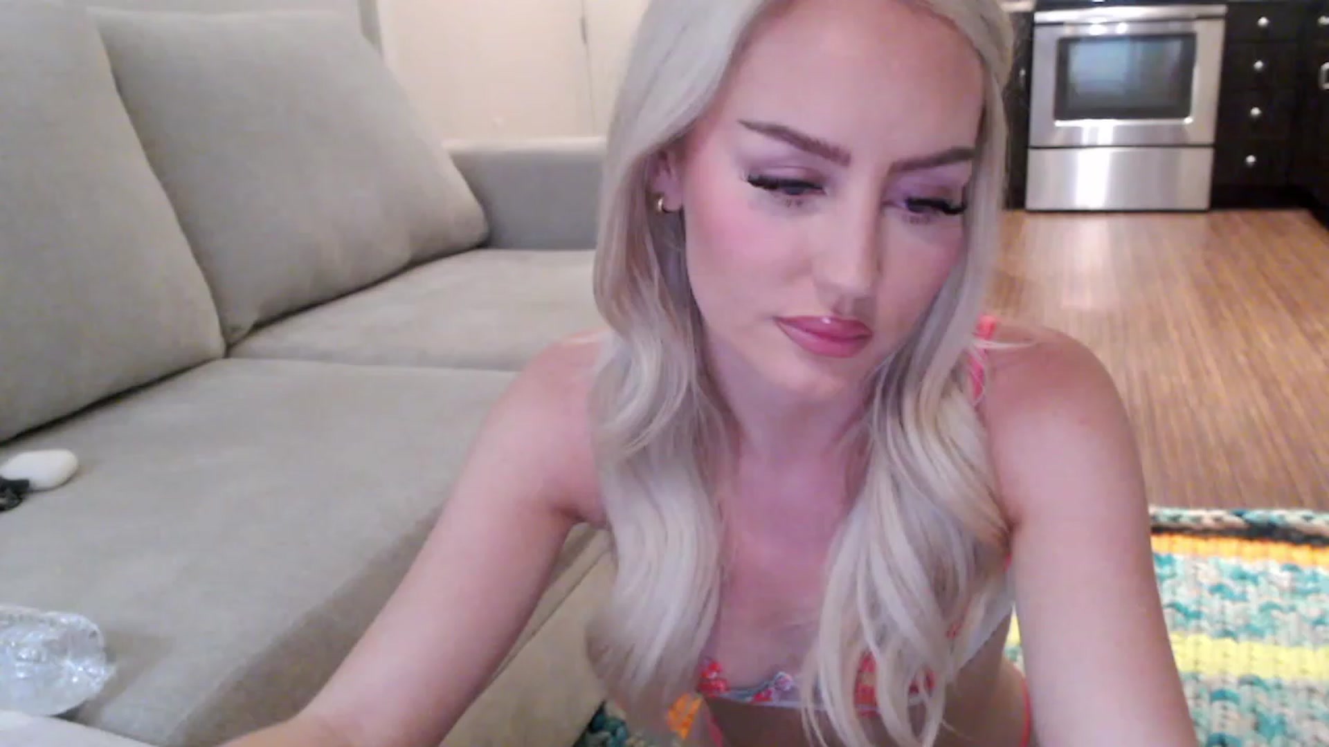 Gallery image thumbnail from Officialelsa's myfreecams stream on, 04/02/2023, 22:54 image 13 of 20