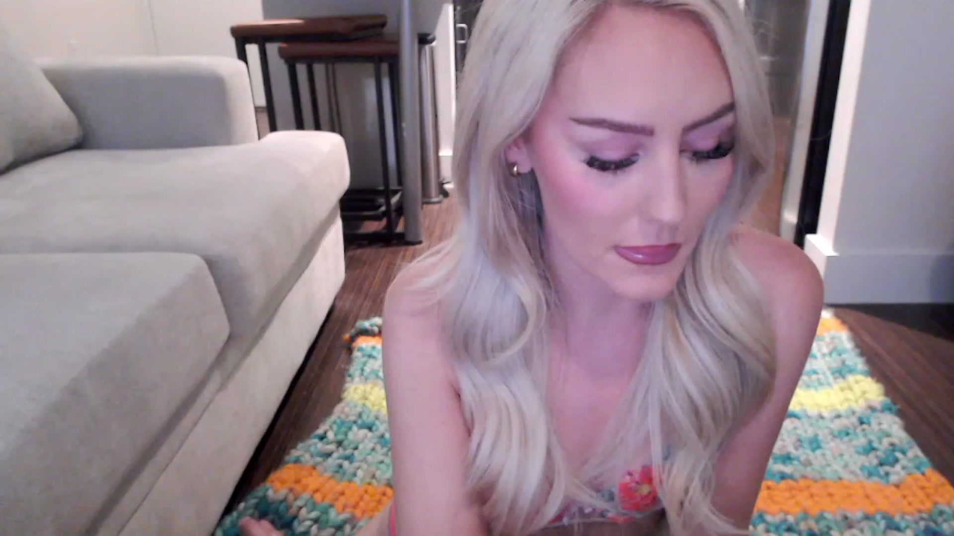 Gallery image thumbnail from Officialelsa's myfreecams stream on, 04/02/2023, 22:54 image 3 of 20