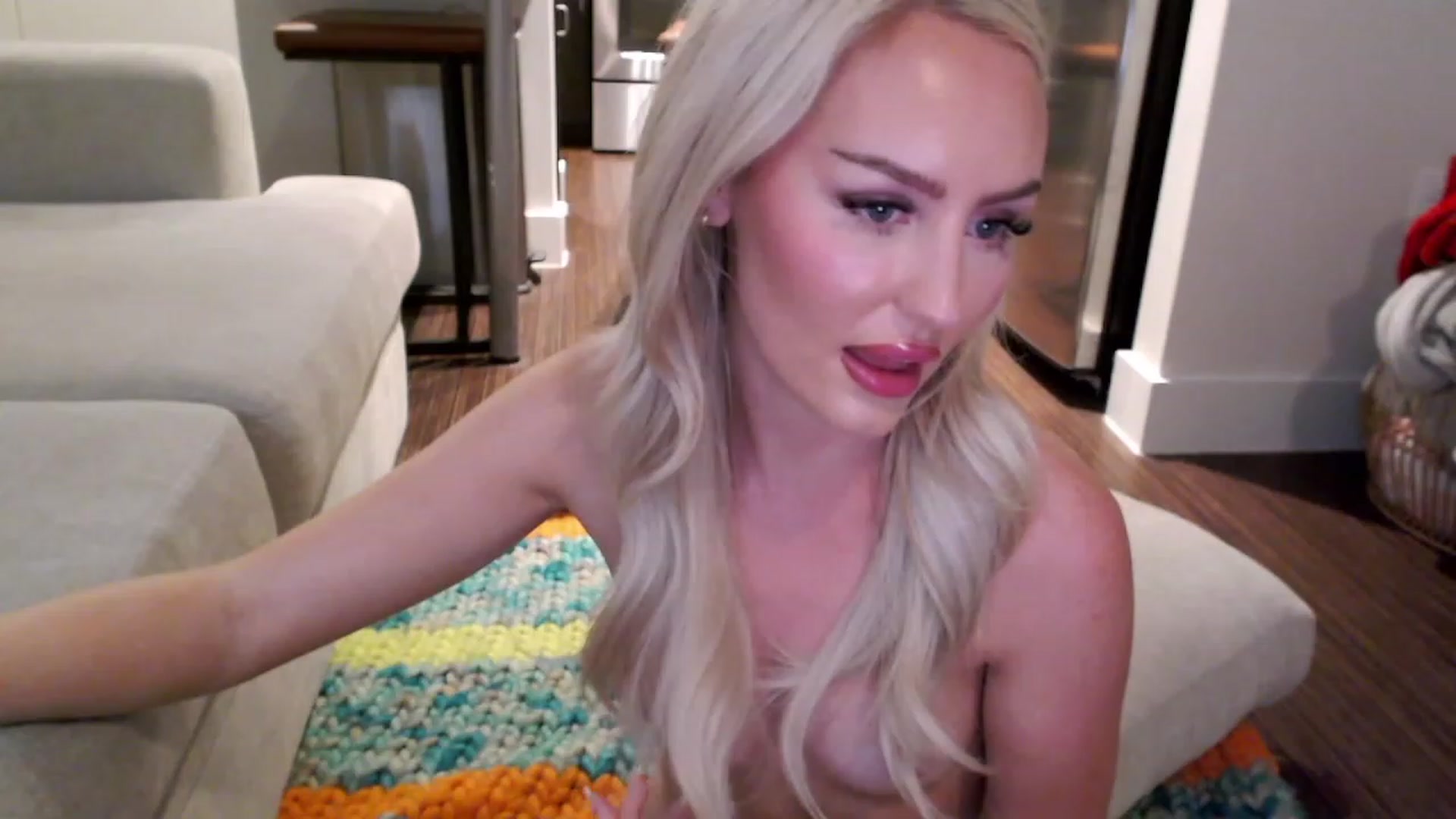 Gallery image thumbnail from Officialelsa's myfreecams stream on, 04/03/2023, 04:32 image 15 of 20