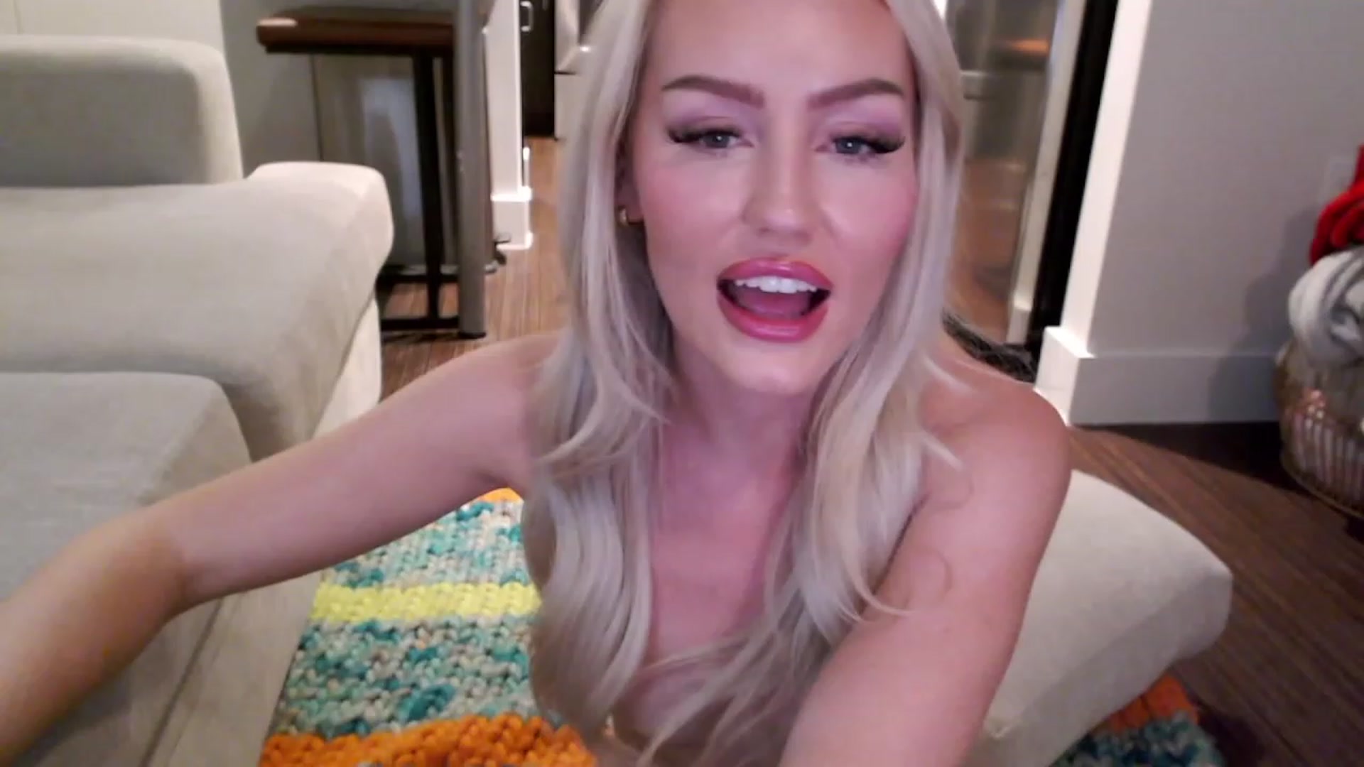 Gallery image thumbnail from Officialelsa's myfreecams stream on, 04/03/2023, 04:32 image 5 of 20