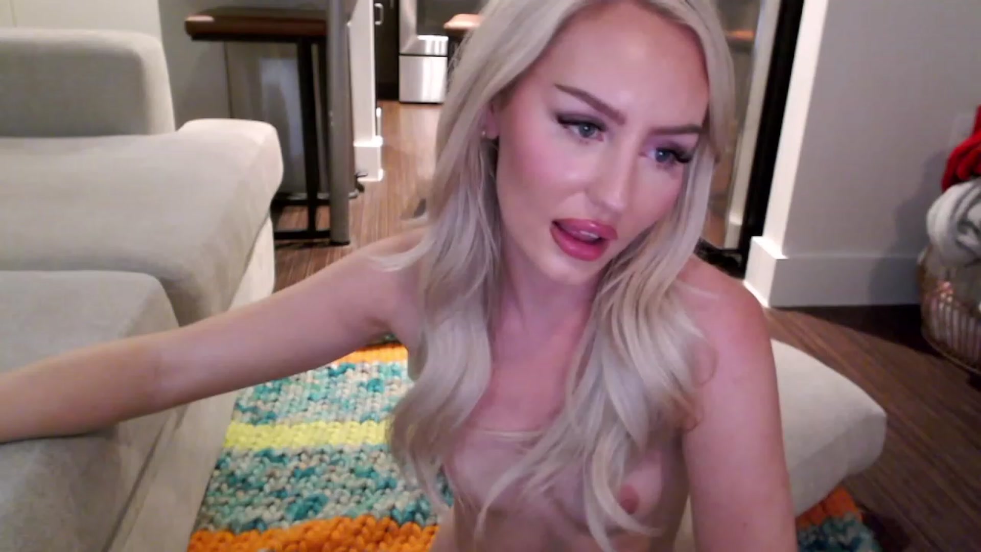 Gallery image thumbnail from Officialelsa's myfreecams stream on, 04/03/2023, 04:32 image 7 of 20
