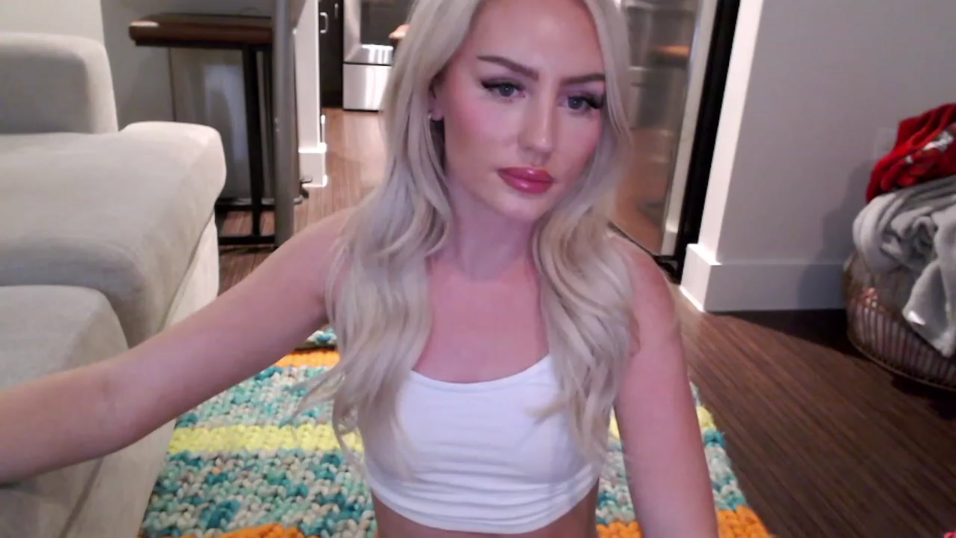 Gallery image thumbnail from Officialelsa's myfreecams stream on, 04/03/2023, 07:37 image 15 of 20