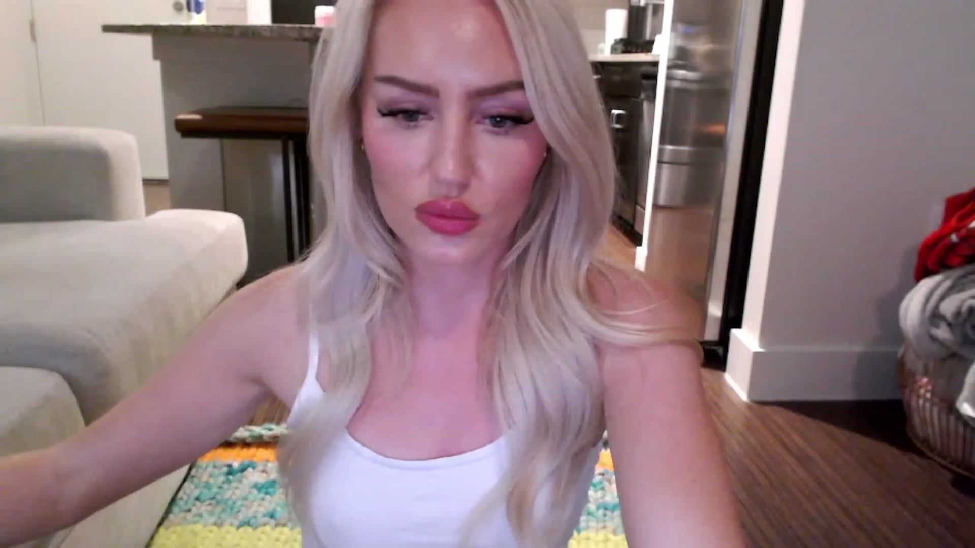 Gallery image thumbnail from Officialelsa's myfreecams stream on, 04/03/2023, 08:52 image 18 of 20