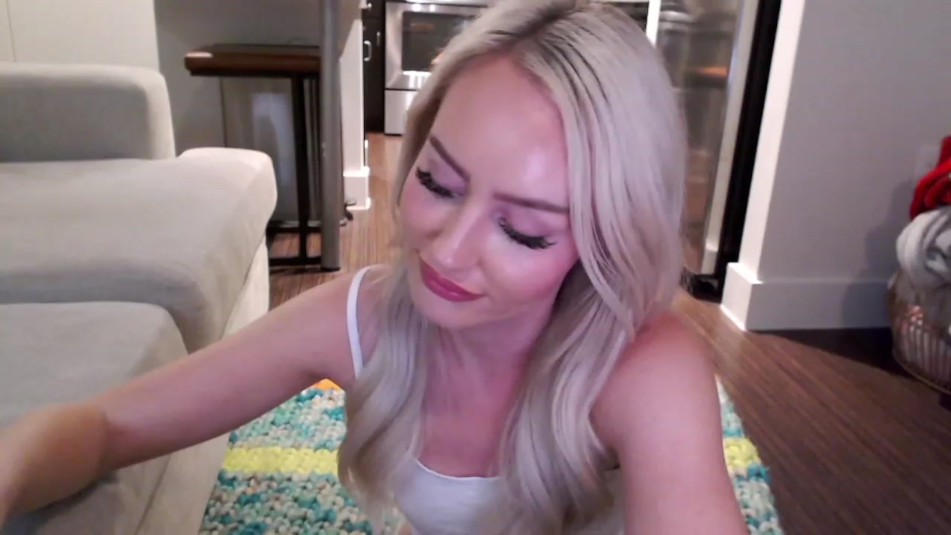 Gallery image thumbnail from Officialelsa's myfreecams stream on, 04/03/2023, 08:52 image 11 of 20