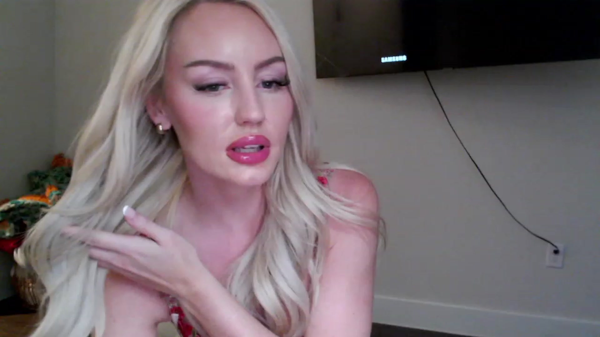 Gallery image thumbnail from Officialelsa's myfreecams stream on, 04/04/2023, 05:41 image 20 of 20