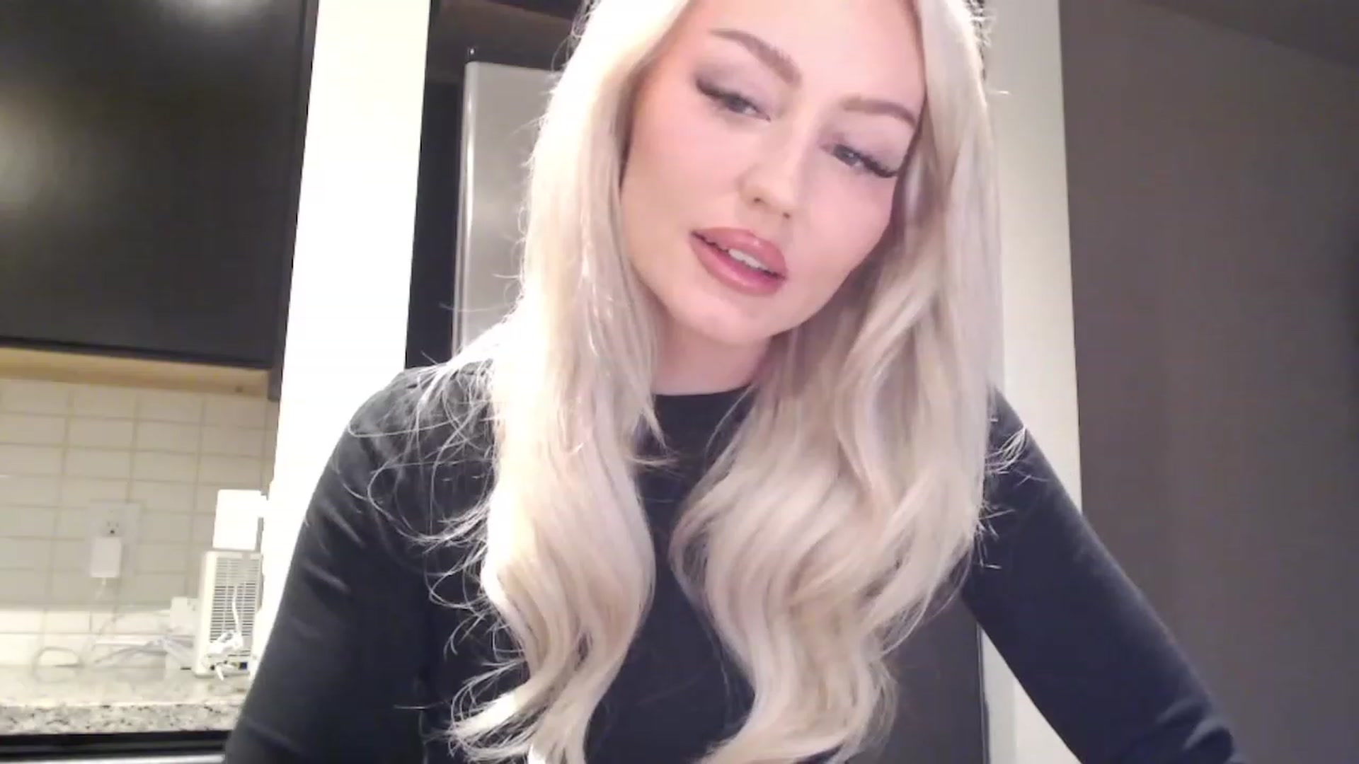 Gallery image thumbnail from Officialelsa's myfreecams stream on, 04/05/2023, 03:10 image 17 of 20