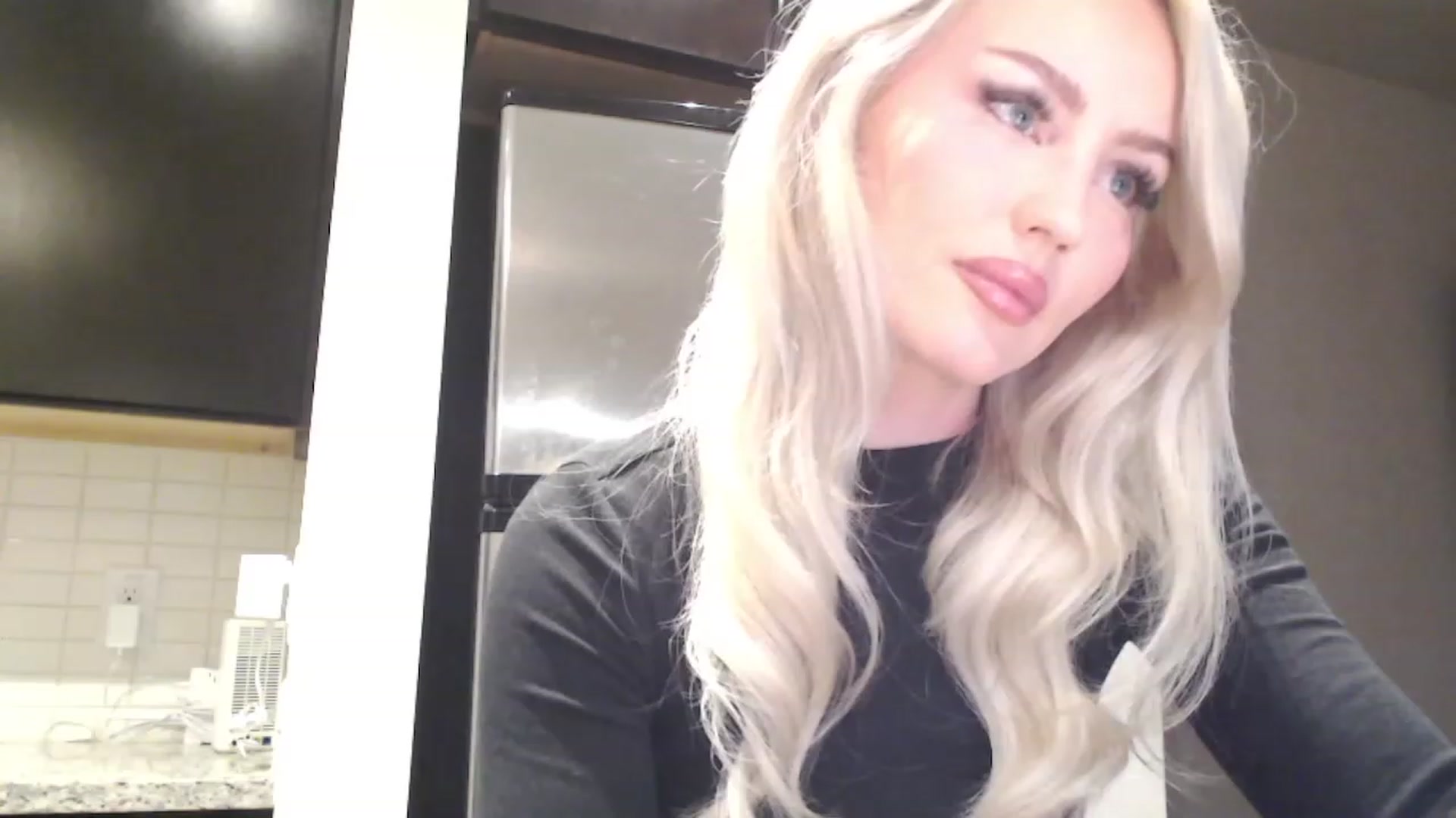 Gallery image thumbnail from Officialelsa's myfreecams stream on, 04/05/2023, 03:10 image 6 of 20