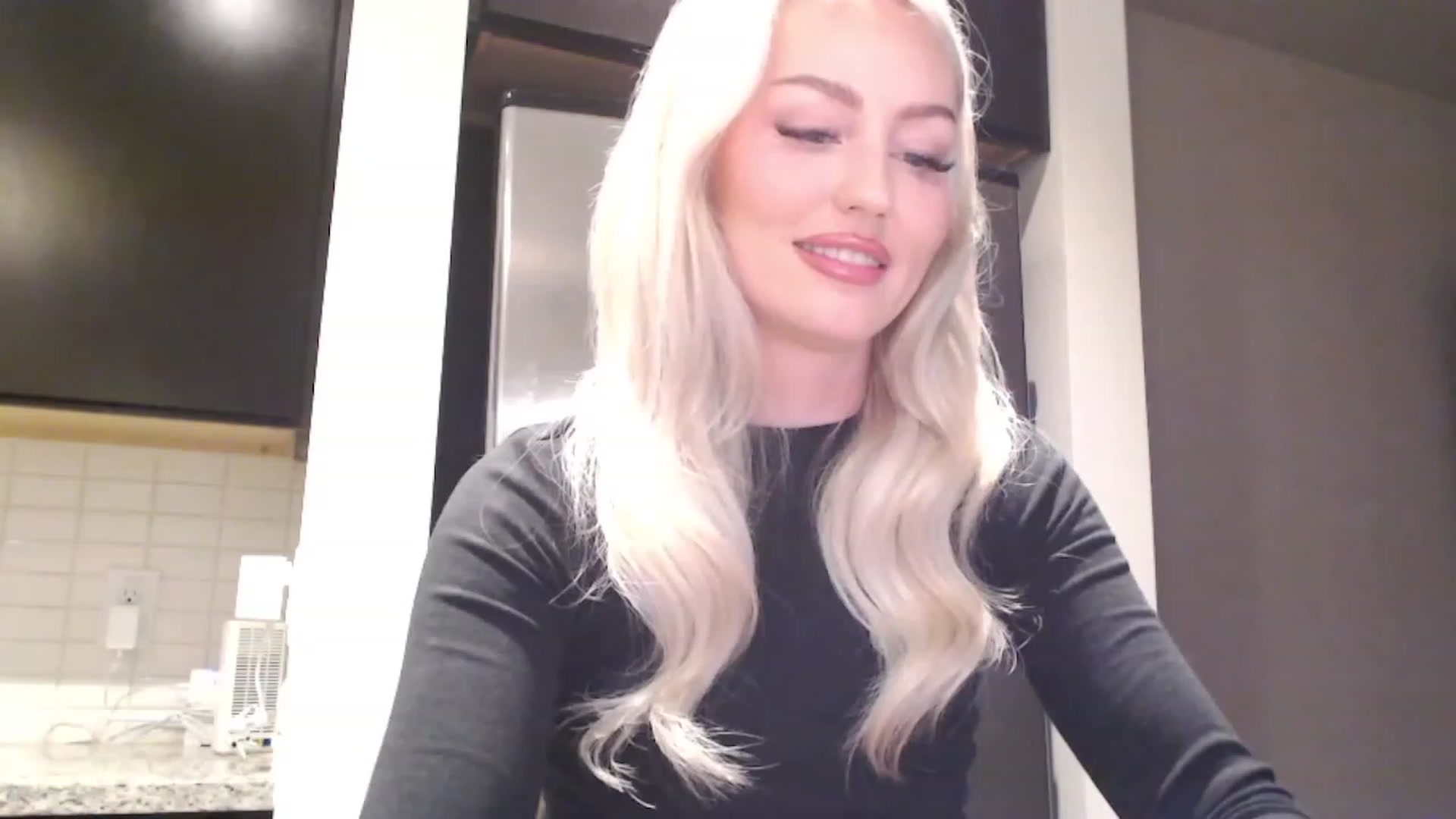 Gallery image thumbnail from Officialelsa's myfreecams stream on, 04/05/2023, 03:10 image 12 of 20