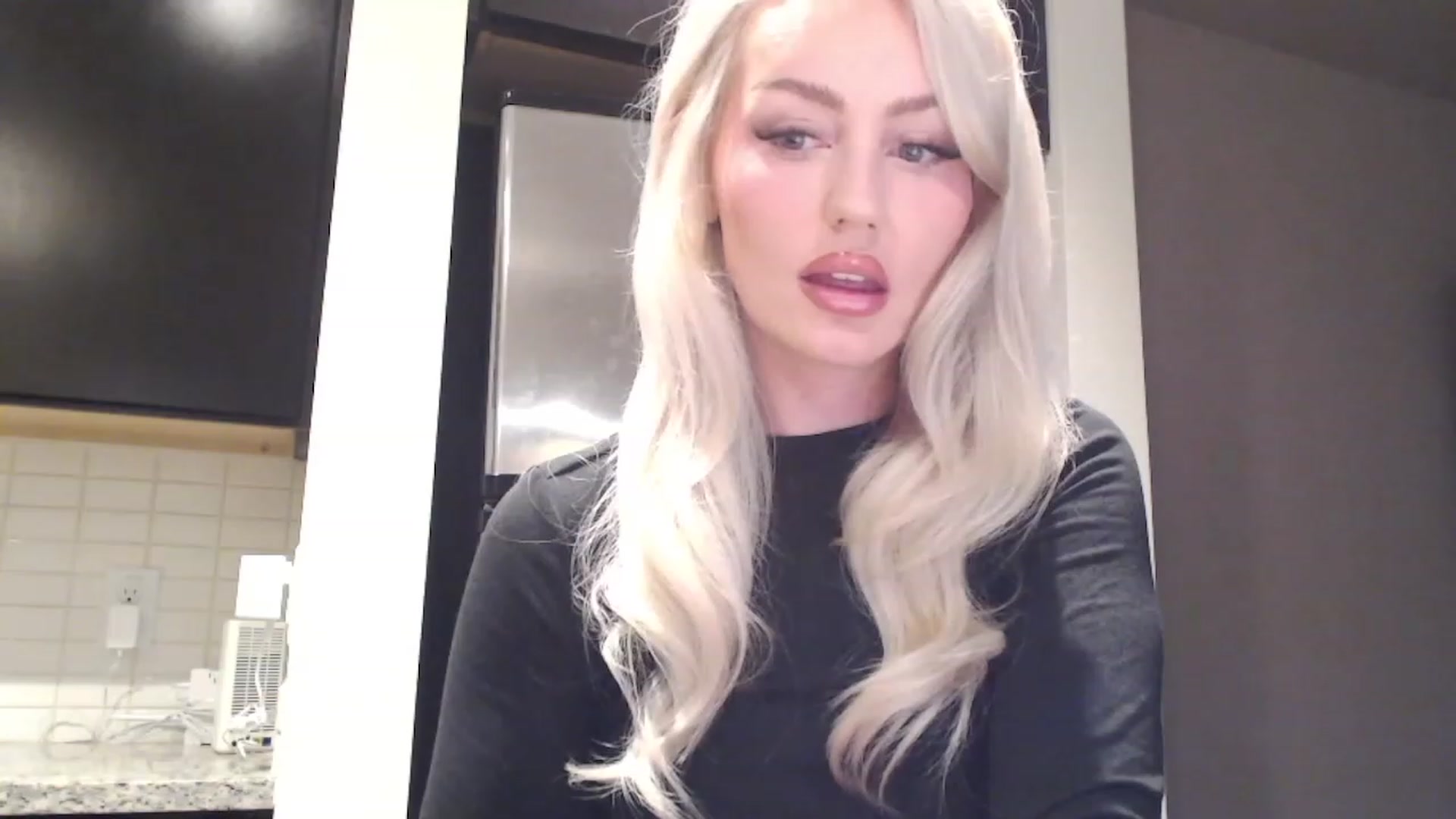 Gallery image thumbnail from Officialelsa's myfreecams stream on, 04/05/2023, 03:10 image 5 of 20