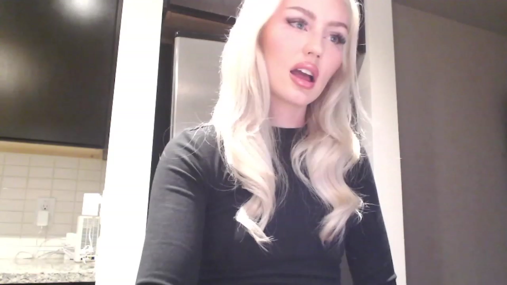 Gallery image thumbnail from Officialelsa's myfreecams stream on, 04/05/2023, 03:10 image 8 of 20