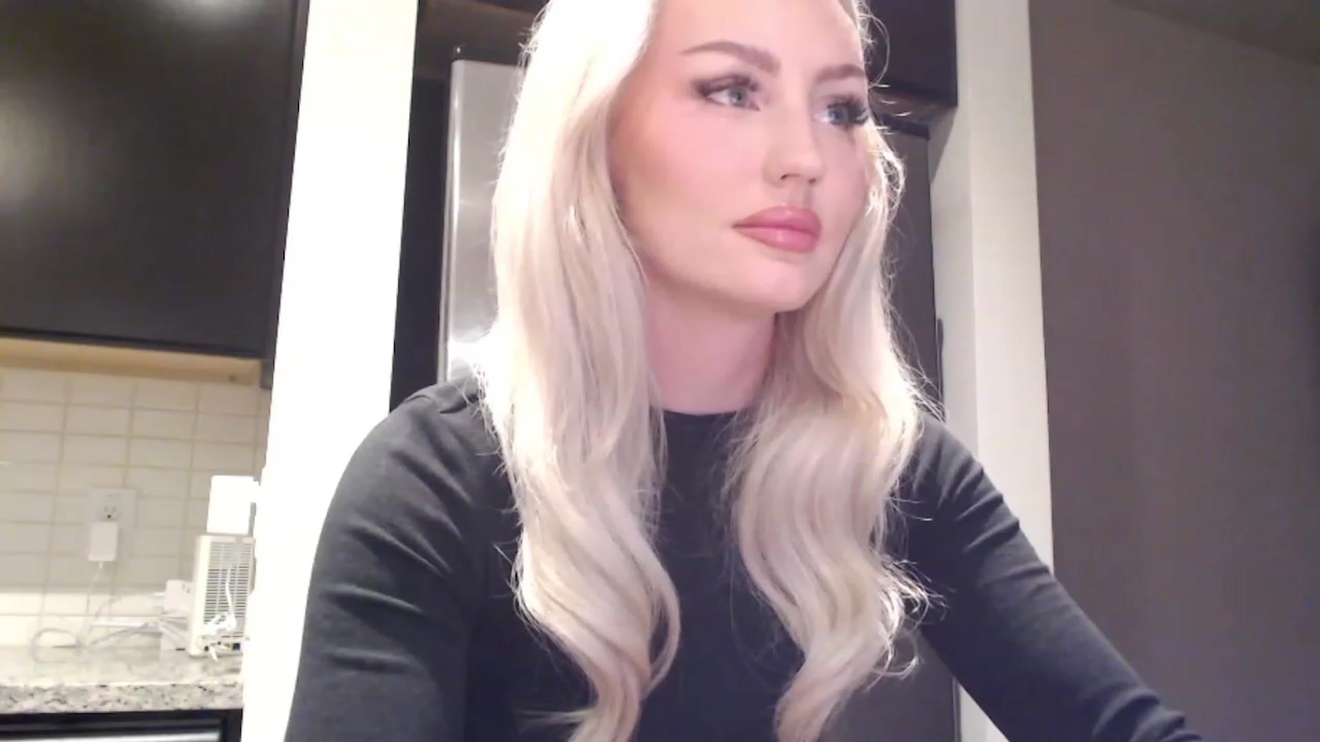 Gallery image thumbnail from Officialelsa's myfreecams stream on, 04/05/2023, 03:10 image 19 of 20