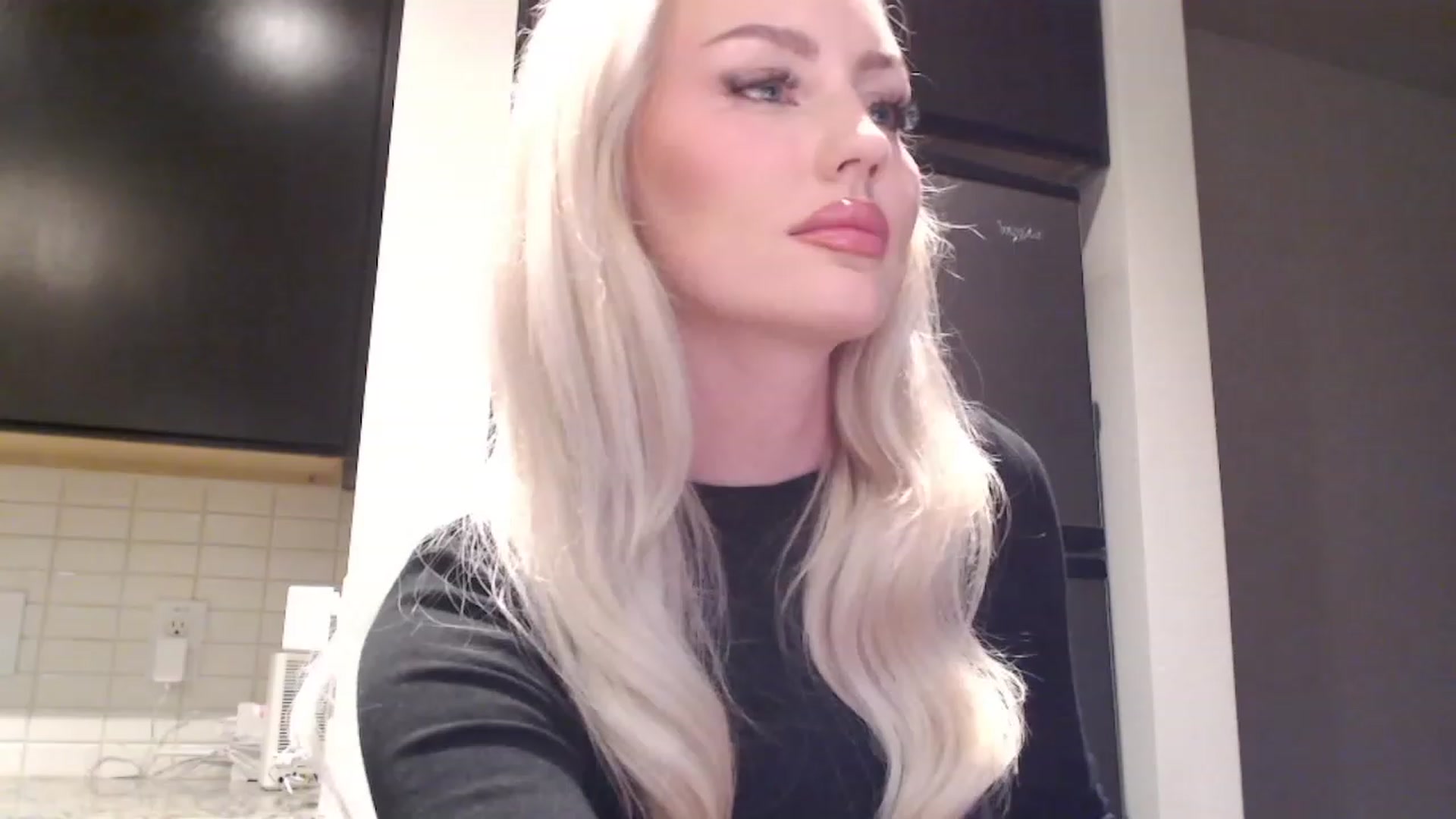 Gallery image thumbnail from Officialelsa's myfreecams stream on, 04/05/2023, 04:27 image 8 of 20