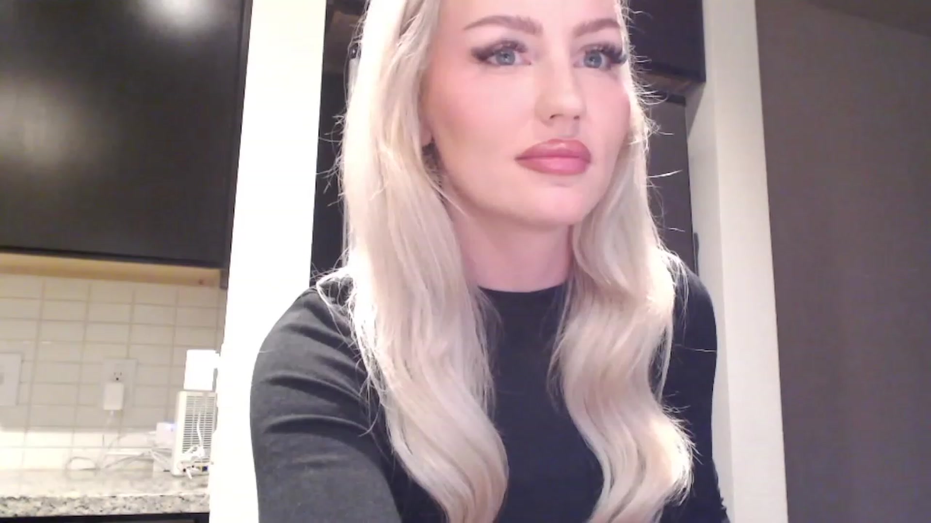 Gallery image thumbnail from Officialelsa's myfreecams stream on, 04/05/2023, 04:27 image 1 of 20