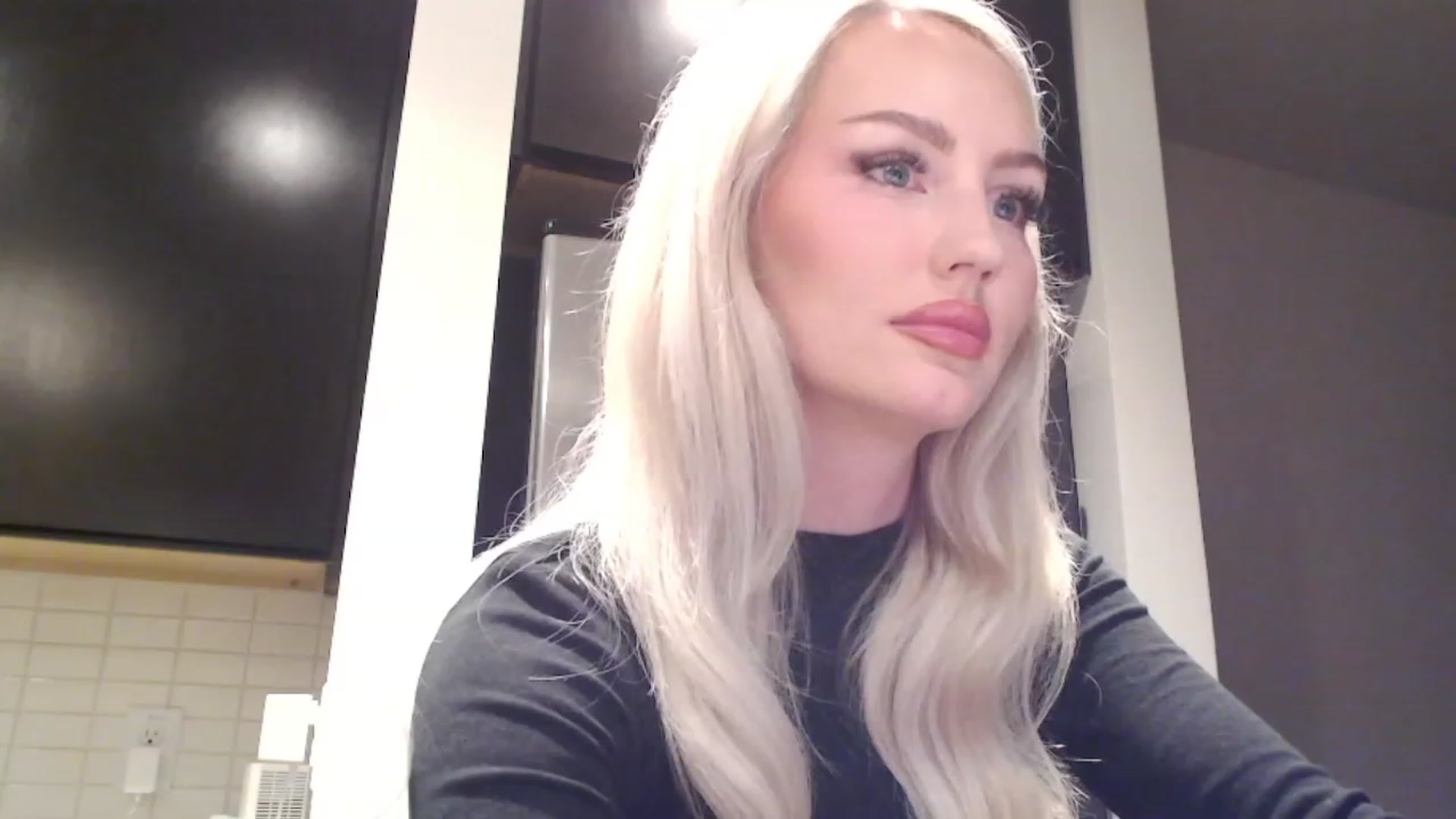 Gallery image thumbnail from Officialelsa's myfreecams stream on, 04/05/2023, 04:27 image 7 of 20
