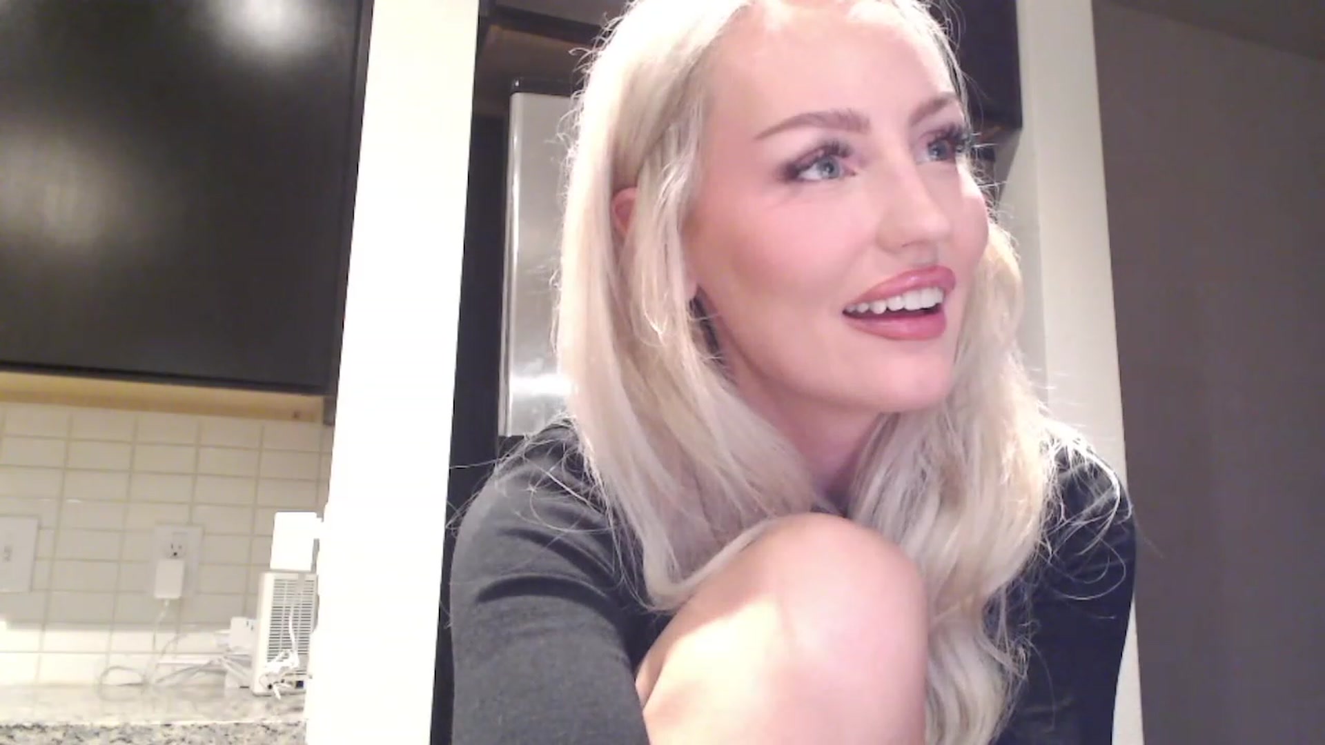 Gallery image thumbnail from Officialelsa's myfreecams stream on, 04/05/2023, 04:27 image 19 of 20
