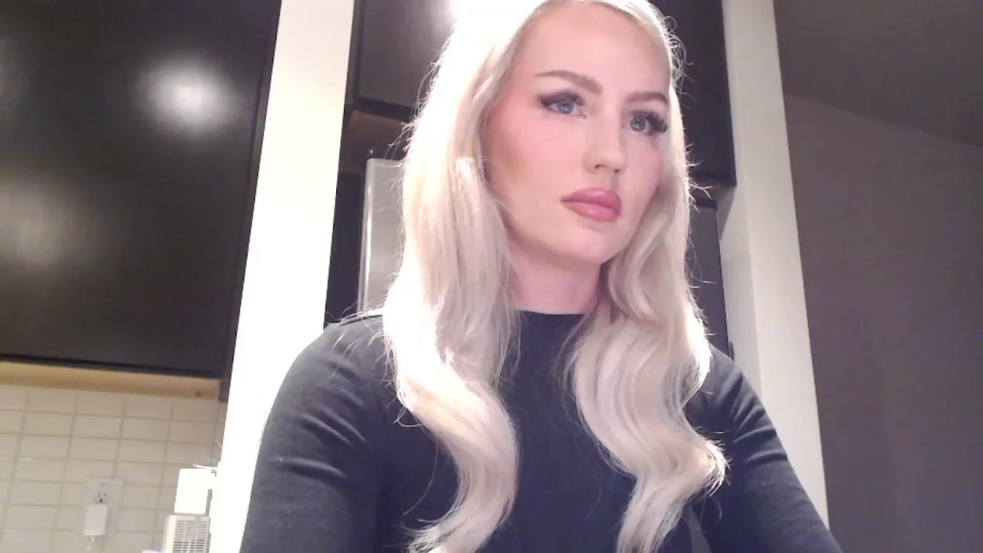 Gallery image thumbnail from Officialelsa's myfreecams stream on, 04/05/2023, 04:27 image 6 of 20