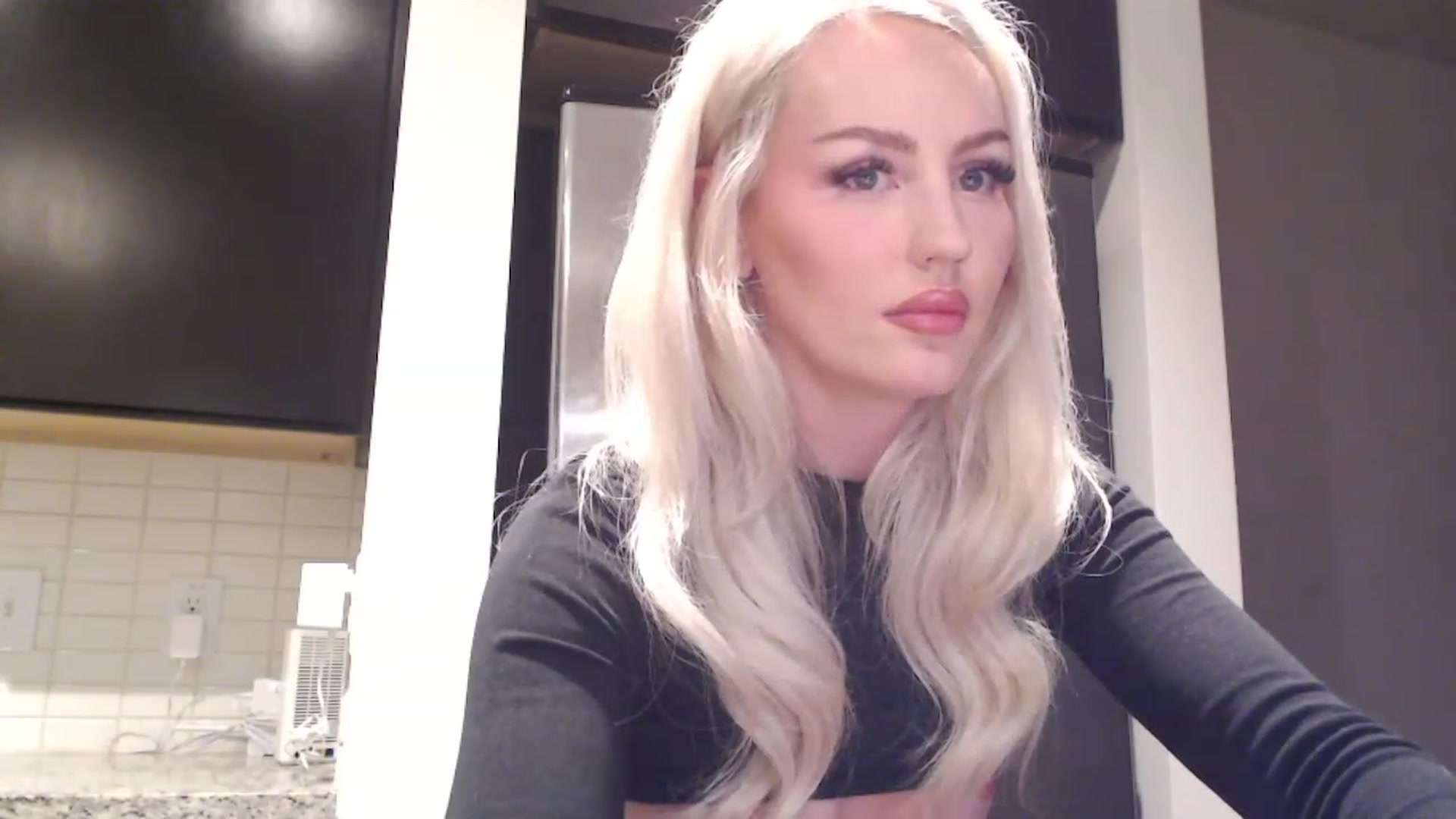 Gallery image thumbnail from Officialelsa's myfreecams stream on, 04/05/2023, 04:27 image 20 of 20